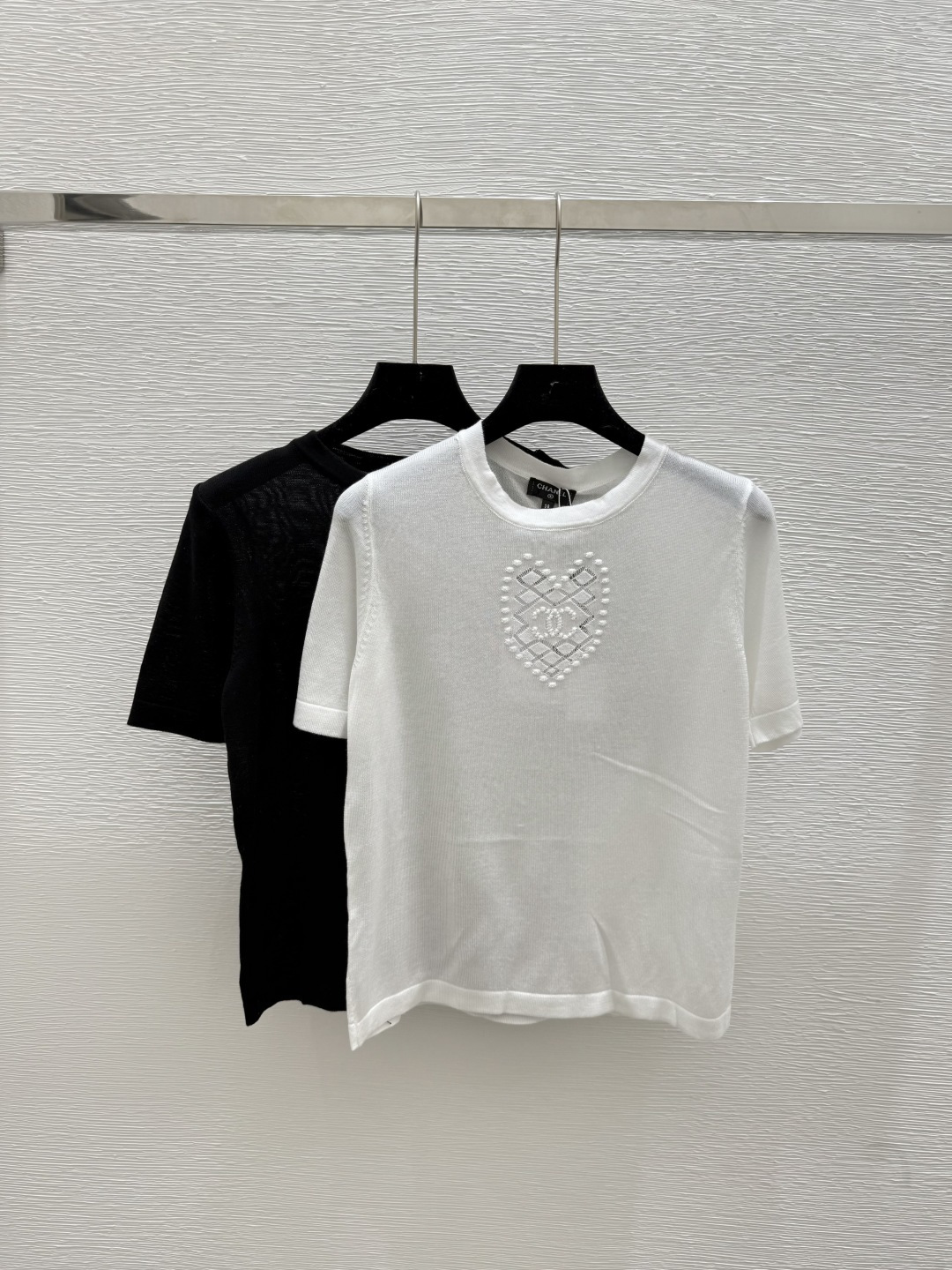 NO:449511,CH Home Summer New Style Love Round Neck Knitted Short Sleeve Color White Black Size 36.38.40, T-shirt,alexander wang19860909CH家 夏季新款 爱心圆领针织短袖 颜色白色 黑色 尺码36.38.40,,T-shirt,alexander wang,Women's clothing