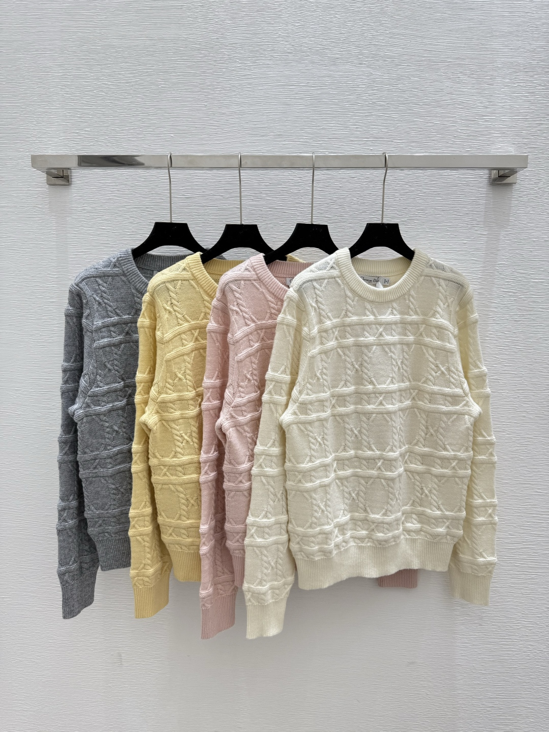 NO:449505,D Home Early Autumn New Style Solid Color Plaid Round Neck Knitted Long Sleeve Color Apricot Pink Yellow Gray Size 36.38.40, Dior, Alexander wang19860909D家 早秋新款 纯色格子圆领针织长袖 颜色杏色 粉色 黄色 灰色 尺码36.38.40,,dior,alexander wang,Women's clothing