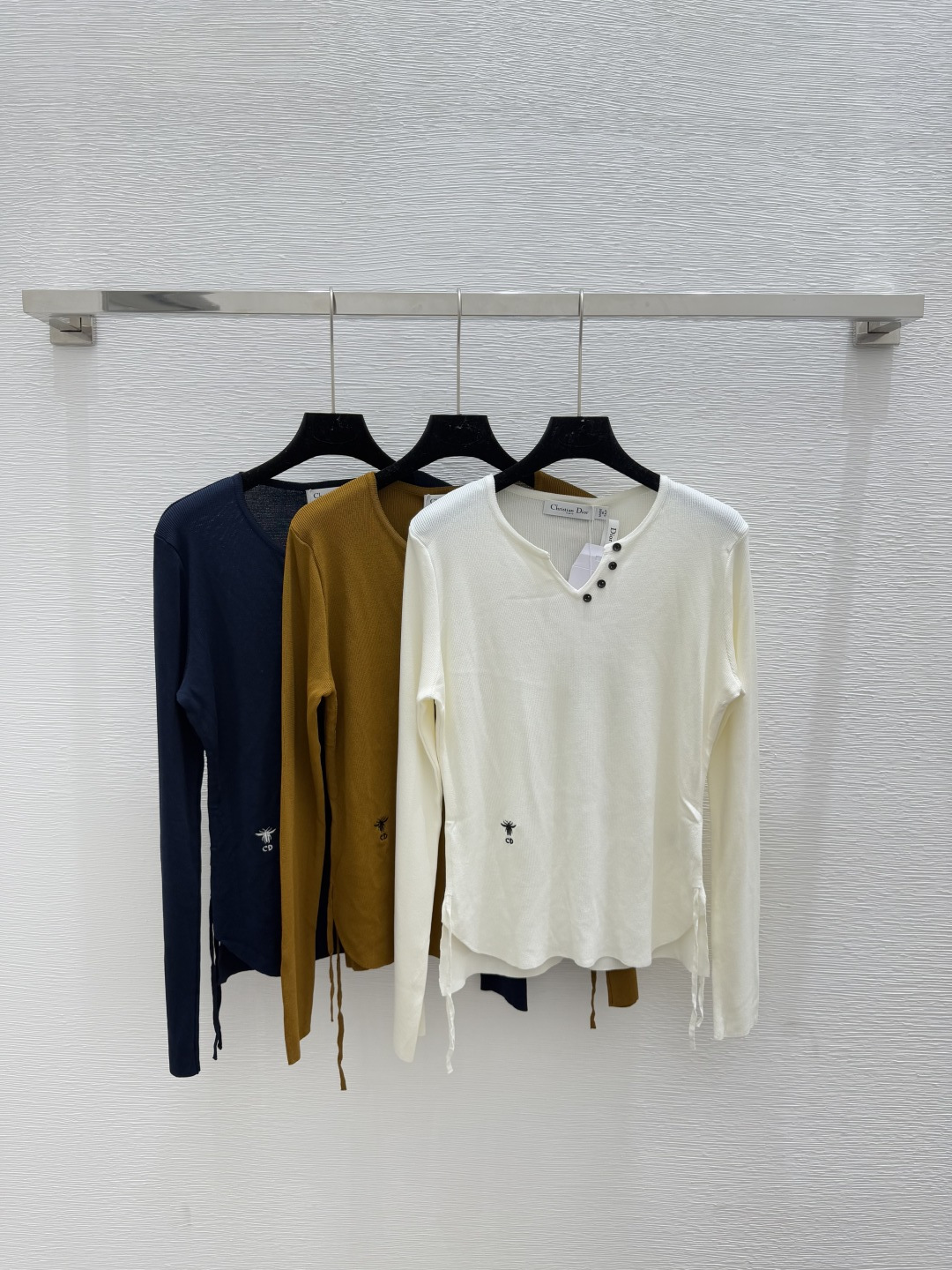 NO:450316,D Home Early Autumn New Solid Color V Neck Knitted Long Sleeve Color Apricot Coffee Royal Blue Size 36.38.40, Dior, Alexander Wang19860909D家 早秋新款纯色V领针织长袖 颜色杏色 咖啡 宝蓝 尺码36.38.40,,dior,alexander wang,Women's clothing