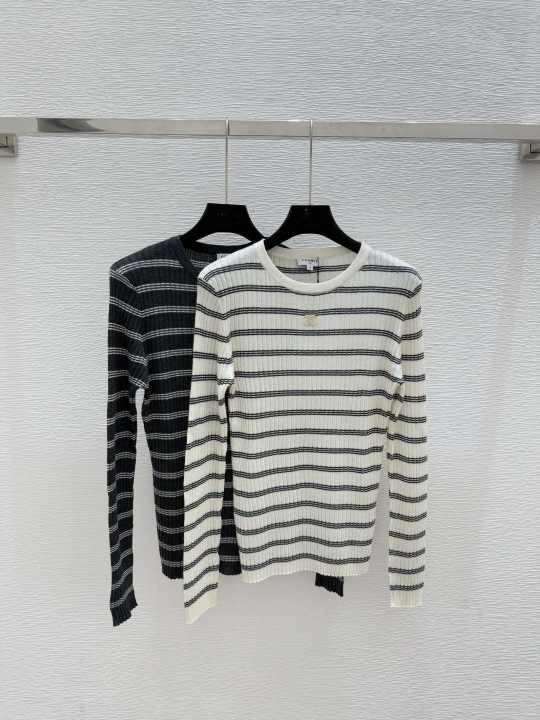 NO:451529,CH Home Early Autumn New Striped Round Neck Knitted Long Sleeve Color White Gray Size 36.38.40,,alexander wang19860909CH家 早秋新款条纹圆领针织长袖 颜色白色 灰色 尺码36.38.40,,alexander wang,Women's clothing