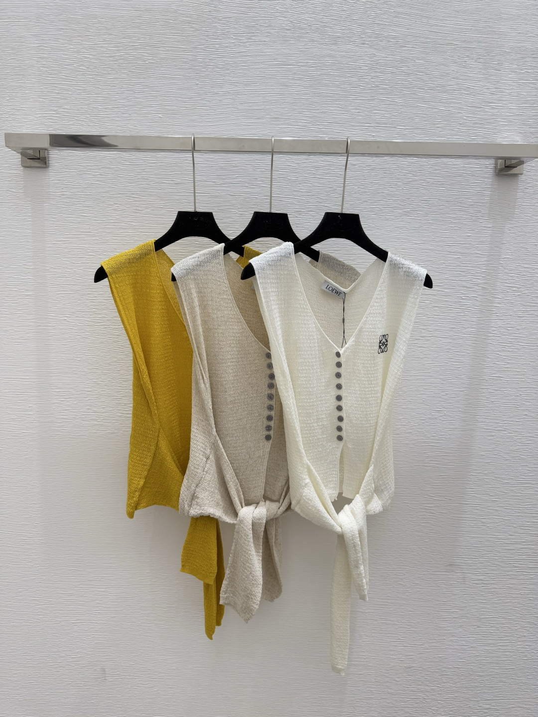 NO:451524,LO Home New summer strap V-neck knitted vest color white oat yellow size 36.38.40, alexander wang19860909LO家 夏季新款绑带V领针织背心 颜色白色 燕麦 黄色 尺码36.38.40,,alexander wang,Women's clothing
