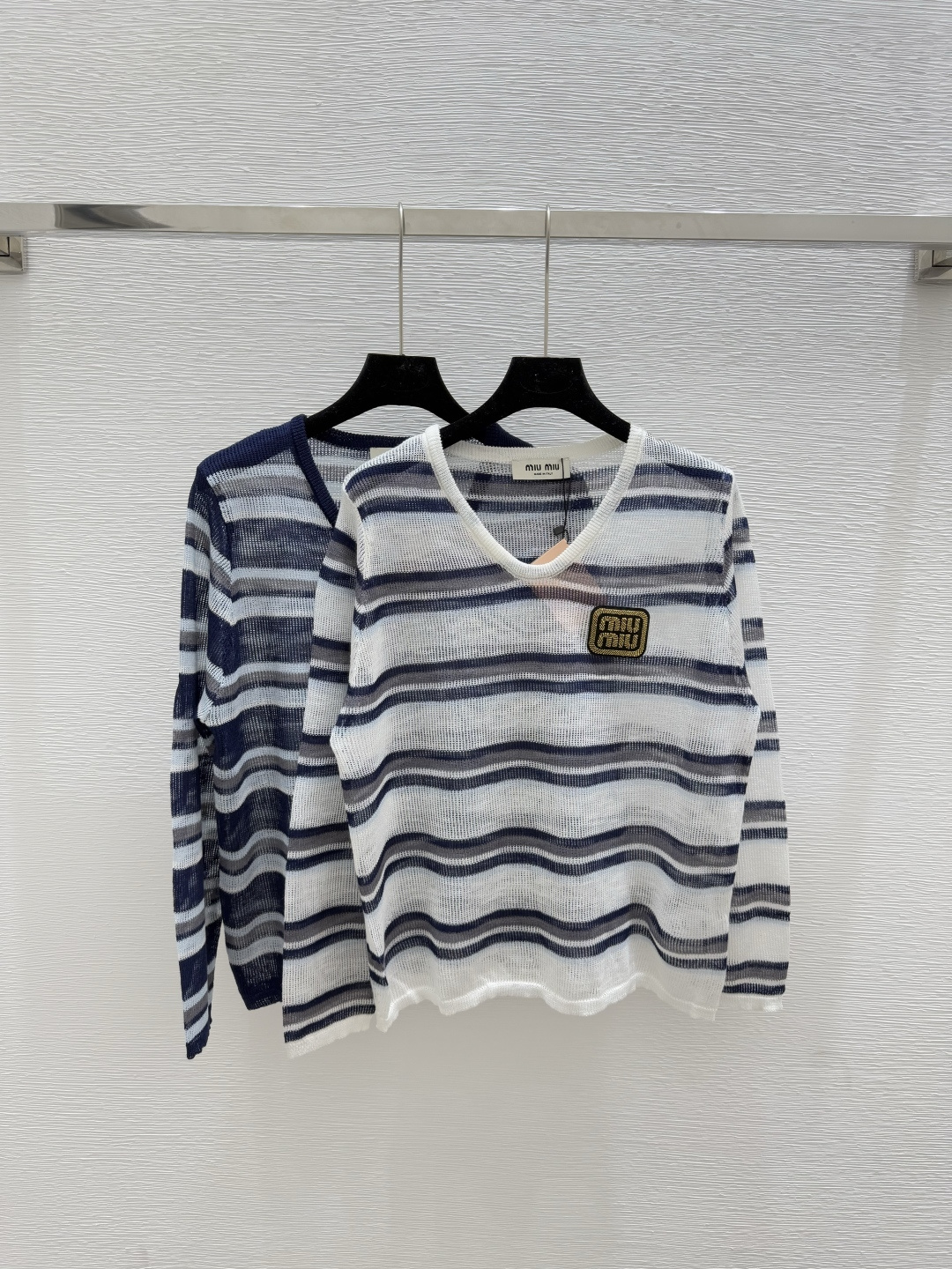 NO:451514,M Home Early Autumn New Contrast Striped V-neck Knit Long Sleeve Color White Royal Blue Size 36.38.40, Alexander Wang19860909M家 早秋新款撞色条纹V领针织长袖 颜色白色 宝蓝 尺码36.38.40,,alexander wang,Women's clothing