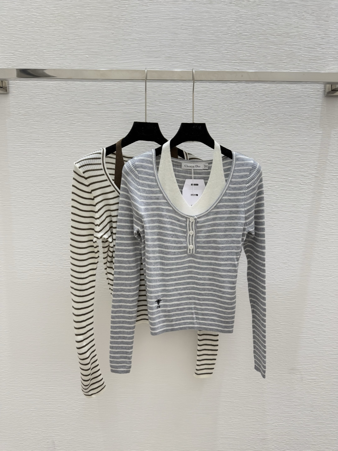 NO:451546,D Home Early Autumn New Stripe Fake Two-Piece Knitted Long Sleeve Color White Gray Size 36.38.40, Dior, Alexander wang19860909D家 早秋新款 条纹假两件针织长袖 颜色白色 灰色 尺码36.38.40,,dior,alexander wang,Women's clothing