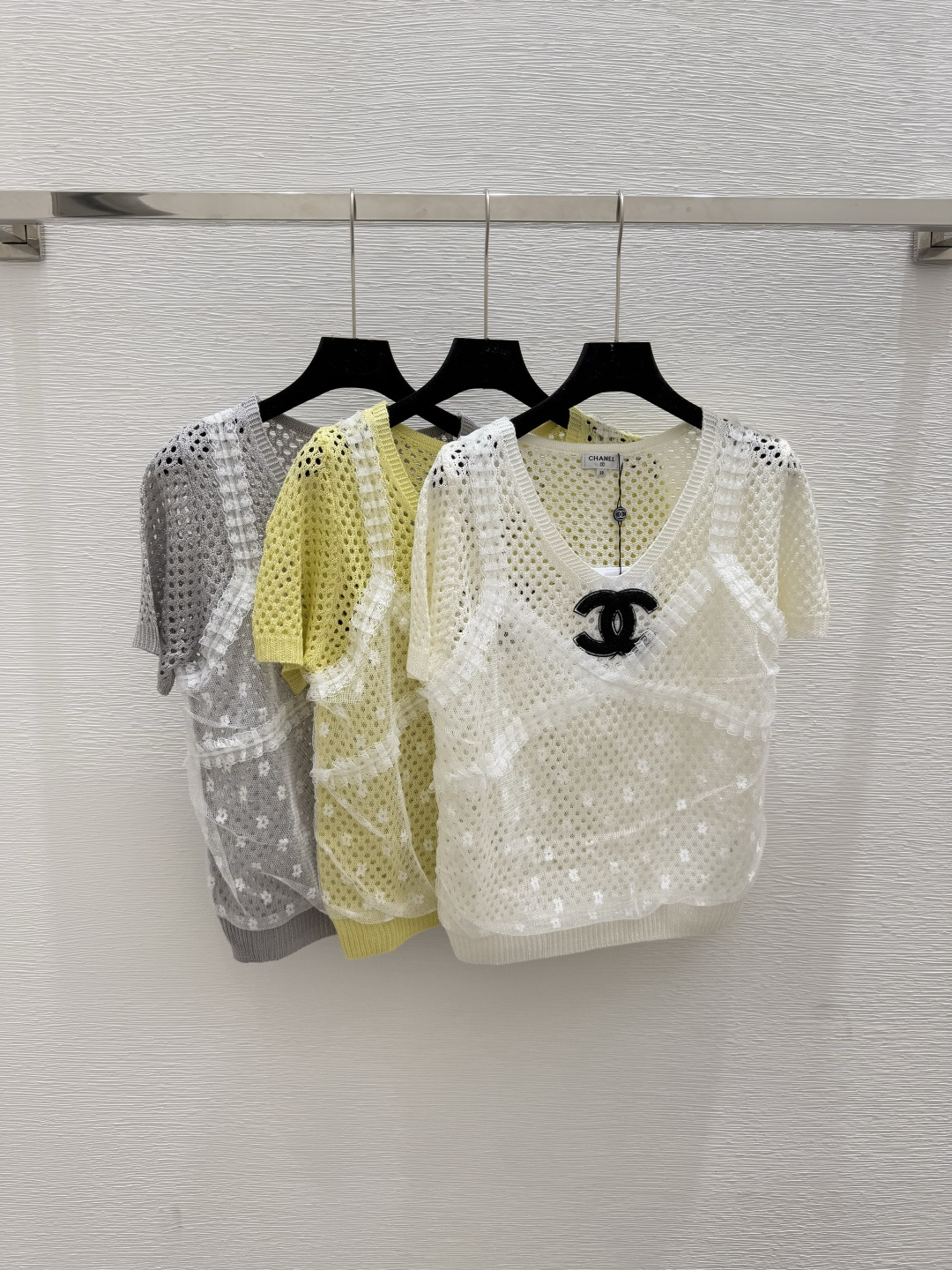 NO:451536,CH Home Summer New Style Lace Hollow V-neck Knitted Short Sleeve Color Apricot Yellow Black Size 36.38.40, T-shirt,alexander wang19860909CH家 夏季新款 蕾丝镂空V领针织短袖 颜色杏色 黄色 黑色 尺码36.38.40,,T-shirt,alexander wang,Women's clothing