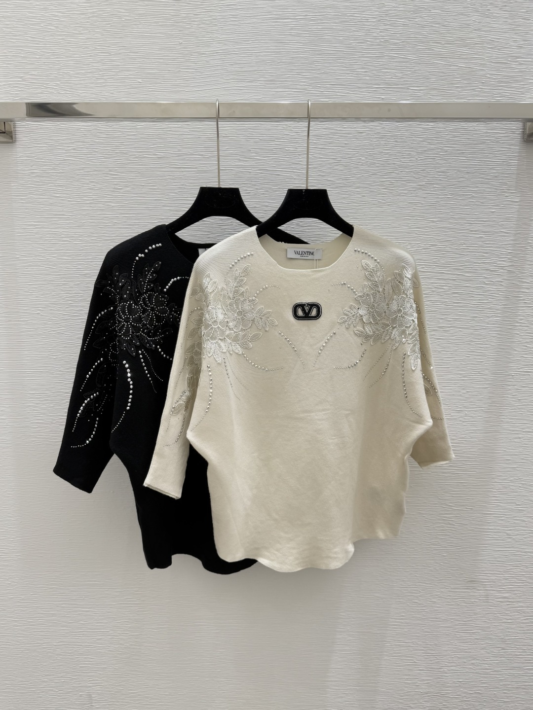 NO:451533,VA Home Early Autumn New Flower Embroidery Hot Diamond Knitted Mid-Sleeve Color Apricot Black Size 36.38.40, Alexander wang19860909VA家 早秋新款花朵刺绣烫钻针织中袖 颜色杏色 黑色 尺码36.38.40,,alexander wang,Women's clothing