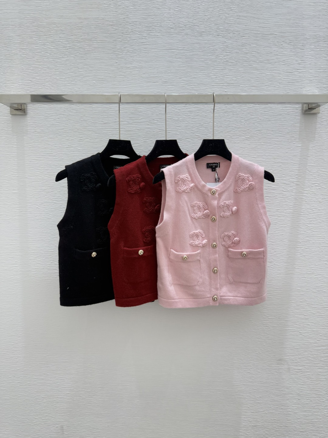 NO:451590,CH Home Summer New Camellia Knitted Vest Color Pink Red Black Size 36.38.40,,alexander wang19860909CH家 夏季新款山茶花针织背心 颜色粉色 红色 黑色 尺码36.38.40,,alexander wang,Women's clothing