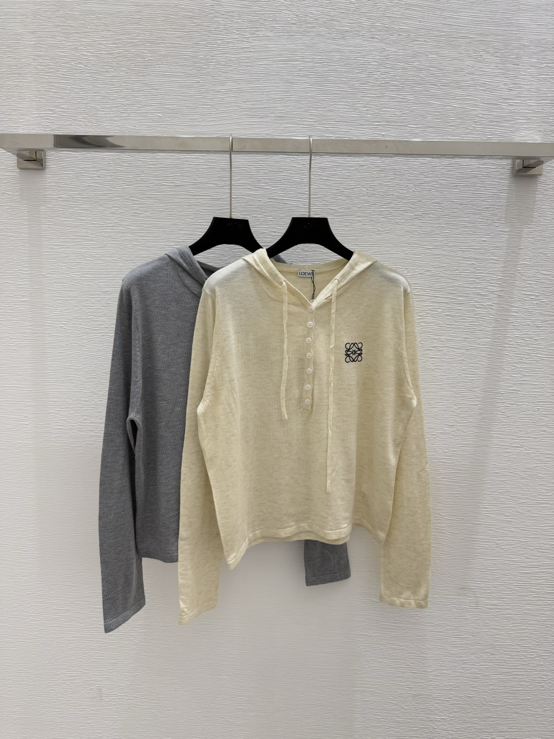 NO:453464,LO Home Early autumn new solid color hooded knitted half cardigan color apricot gray size 36.38.40,hats,alexander wang19860909LO家 早秋新款纯色连帽针织半开衫 颜色杏色 灰色 尺码36.38.40,,hats,alexander wang,Women's clothing