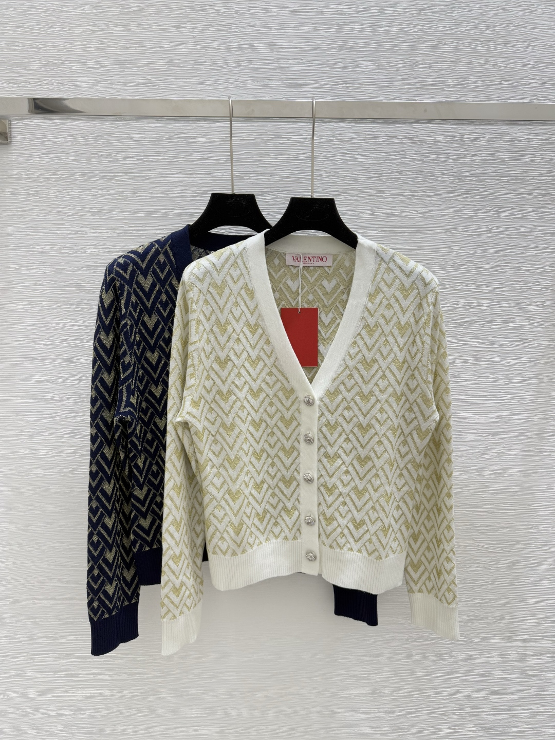 NO:453443,VA Home Early Autumn New Old Flower Gold Wire Knitted Cardigan Color Apricot Blue Size 36.38.40,,alexander wang19860909VA家 早秋新款老花金丝线针织开衫 颜色杏色 宝蓝 尺码36.38.40,,alexander wang,Women's clothing