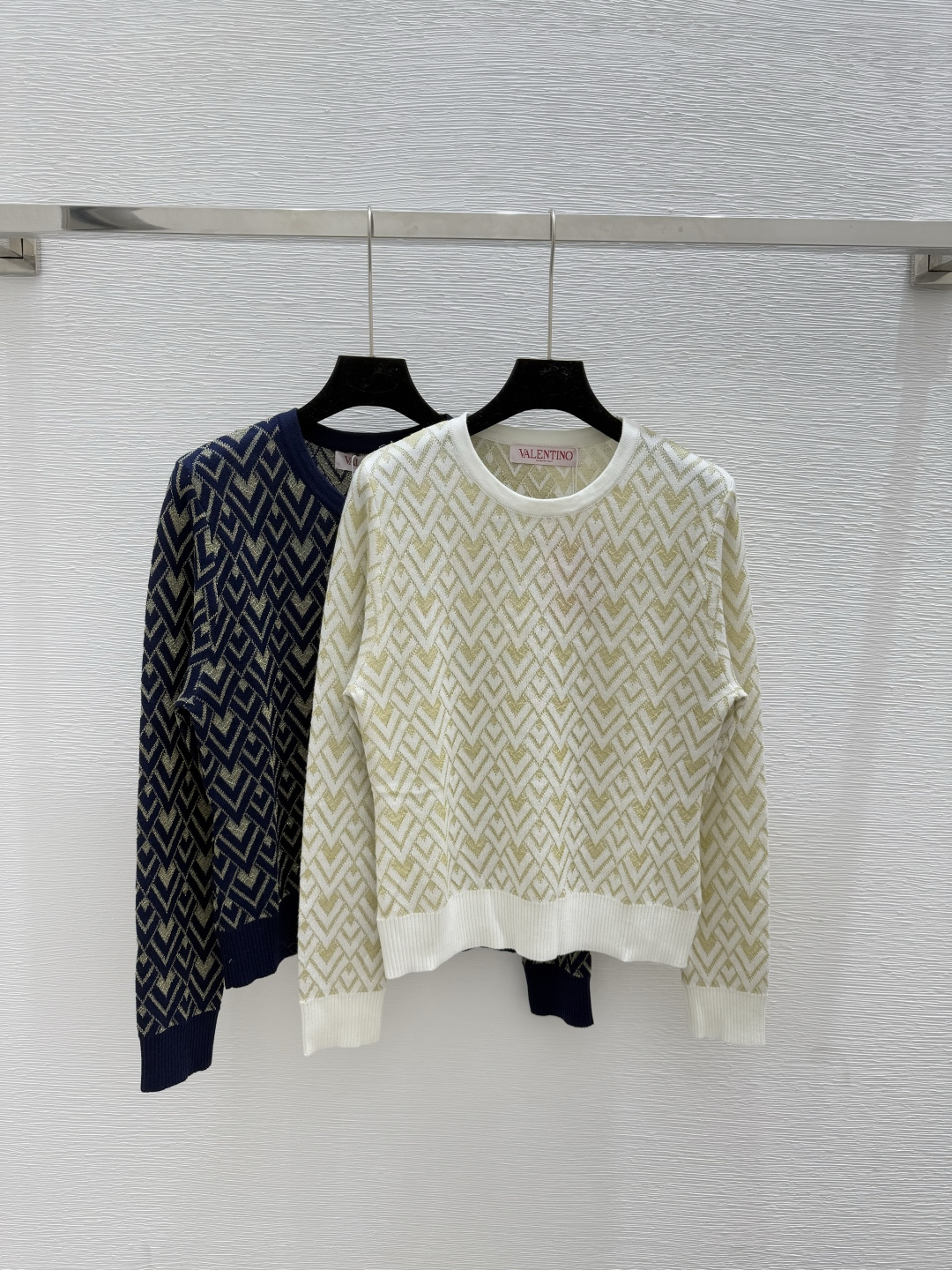 NO:453438,VA Home Early Autumn New Old Flower Gold Wire Knitted Long Sleeve Color Apricot Blue Size 36.38.40,,alexander wang19860909VA家 早秋新款老花金丝线针织长袖 颜色杏色 宝蓝 尺码36.38.40,,alexander wang,Women's clothing