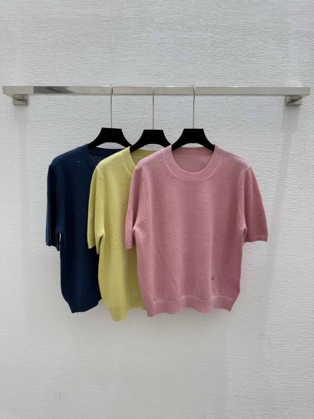 NO:453398,LP Home Summer new solid color gold and silver thread round neck knitted short sleeves Color pink yellow Peacock blue Size 36.38.40, loro piano, T-shirt, alexander wang19860909LP家 夏季新款纯色金银线圆领针织短袖 颜色粉色 黄色 孔雀蓝 尺码36.38.40,,loro piana,T-shirt,alexander wang,Women's clothing