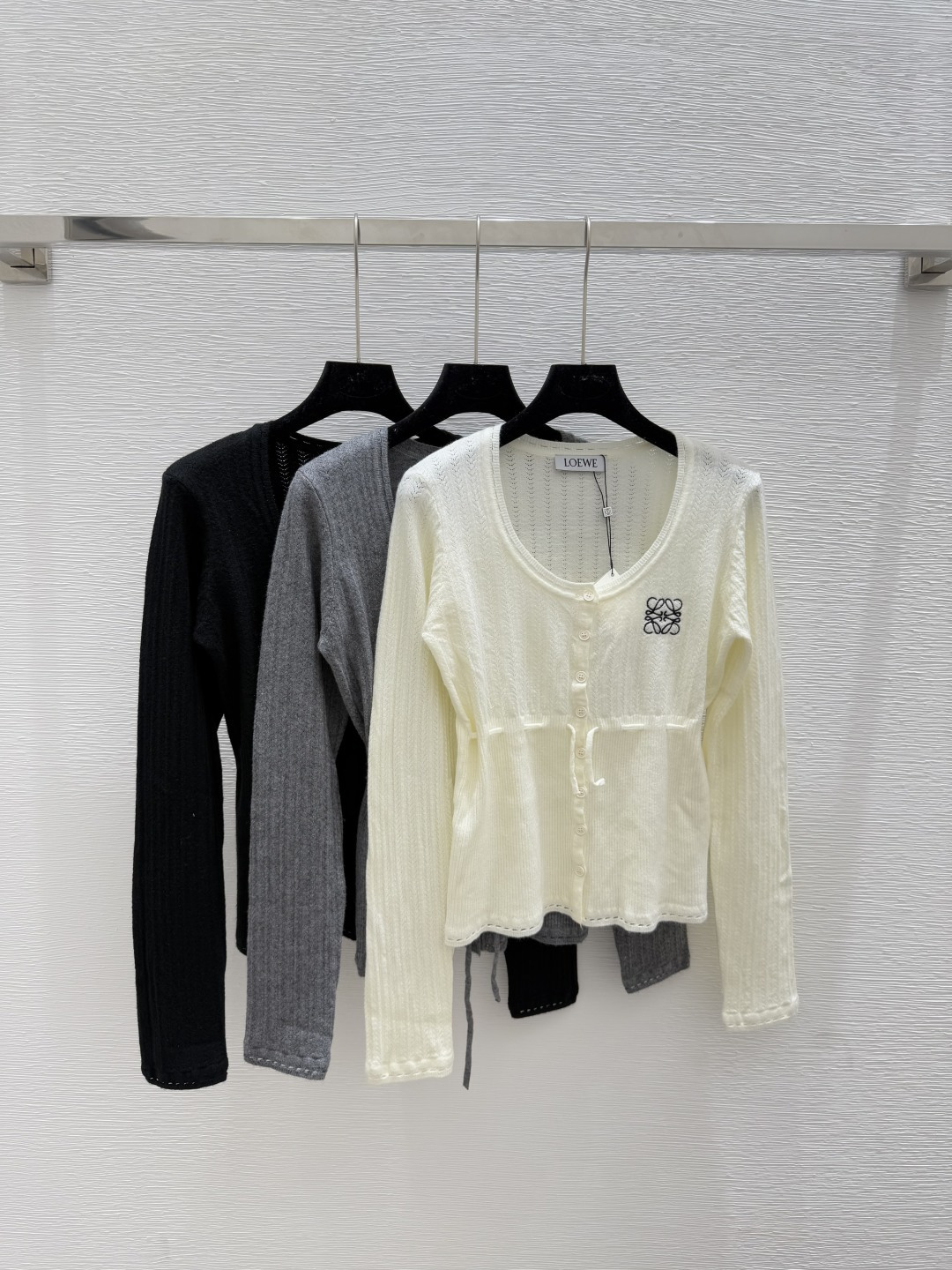 NO:453405,LO Home Early autumn new solid color waist knitted long-sleeved cardigan color apricot gray black size 36.38.40, alexander wang19860909LO家 早秋新款纯色收腰针织长袖开衫 颜色杏色 灰色 黑色 尺码36.38.40,,alexander wang,Women's clothing