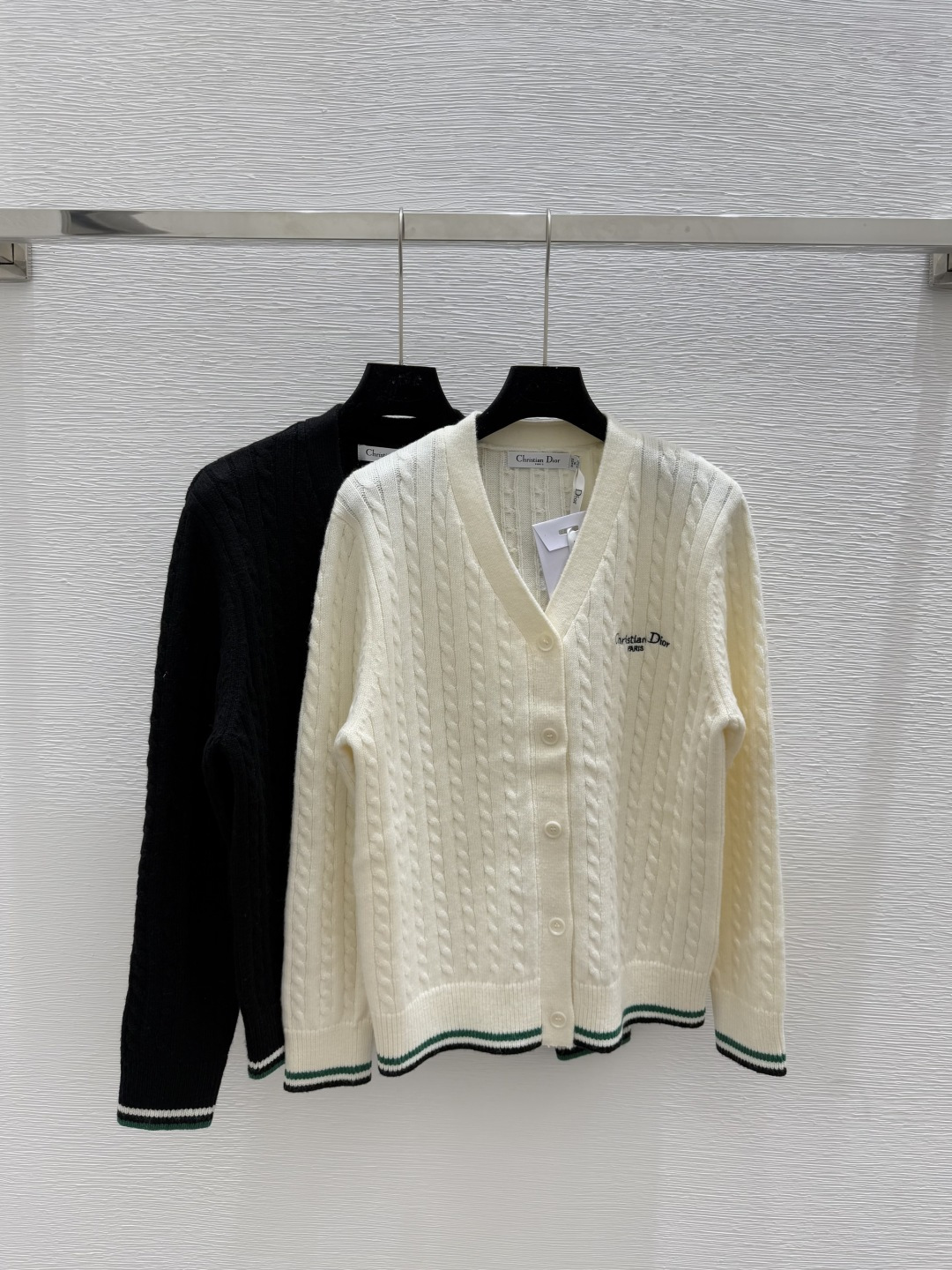 NO:454340,D Home Early Autumn New Striped V-neck Knitted Long Sleeve Cardigan Color Apricot Black Size 36.38.40, Dior, Alexander wang19860909D家 早秋新款条纹V领针织长袖开衫 颜色杏色 黑色 尺码36.38.40,,dior,alexander wang,Women's clothing