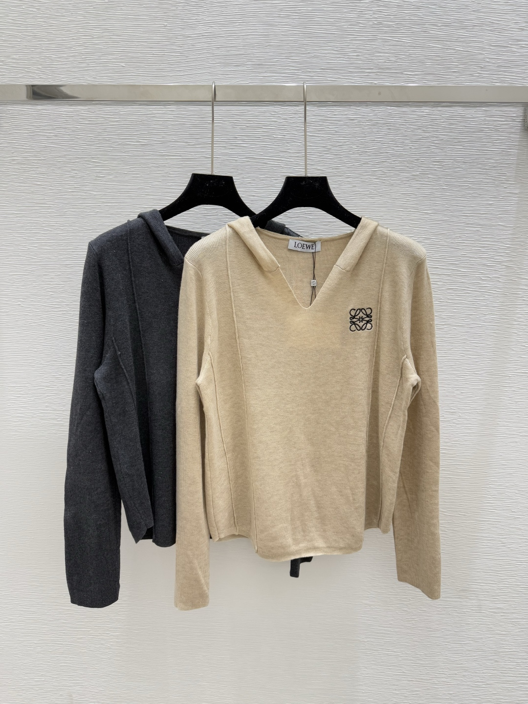 NO:454365,LO Home Early Autumn New Hooded V-neck Knit Long Sleeve Color Khaki Gray Size 36.38.40, Hats,alexander wang19860909LO家 早秋新款连帽V领针织长袖 颜色卡其 灰色 尺码36.38.40,,hats,alexander wang,Women's clothing