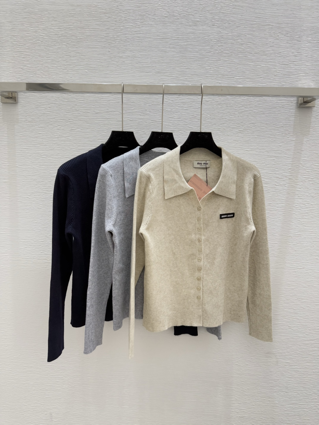 NO:454362,M Home Early Autumn New Solid Color Lapel Knitted Long Sleeve Cardigan Color Apricot Gray Royal Blue Size 36.38.40,,alexander wang19860909M家 早秋新款纯色翻领针织长袖开衫 颜色杏色 灰色 宝蓝 尺码36.38.40,,alexander wang,Women's clothing