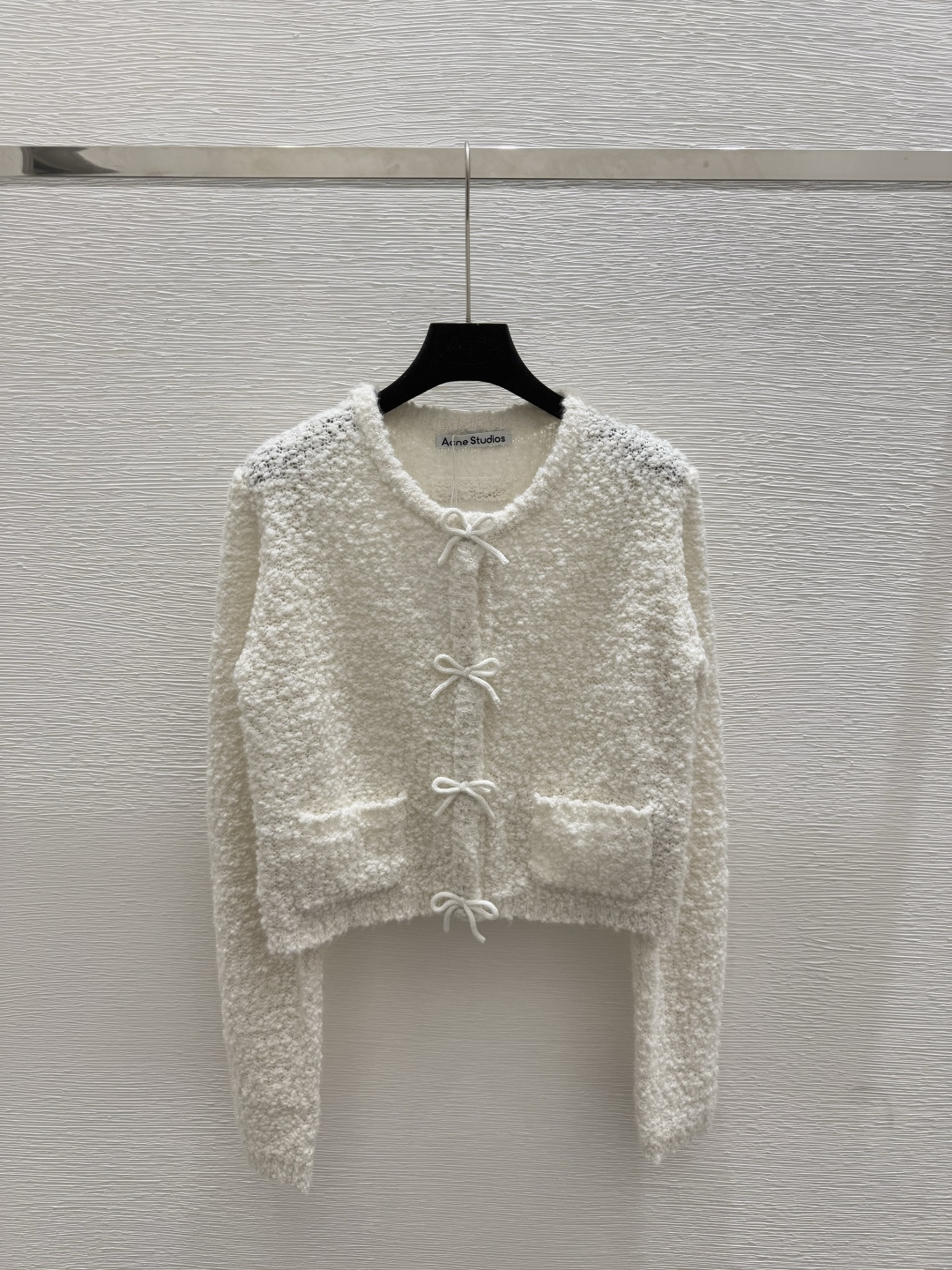 NO:454338,Acne's new knitted long-sleeved cardigan with early autumn color white size 36.38.40, acne studios, alexander wang19860909Acne家 早秋新款蝴蝶结针织长袖开衫 颜色白色 尺码36.38.40,,acne studios,alexander wang,Women's clothing