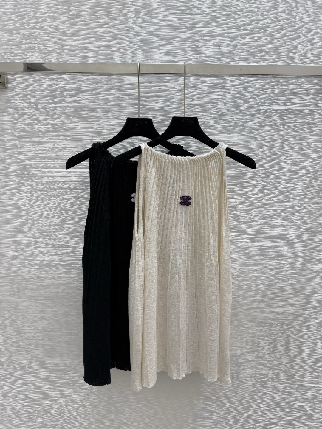 NO:454333,CH Home Summer New Solid Color Knitted Vest Color Apricot Black Size 36.38.40, Alexander Wang19860909CH家 夏季新款纯色挂脖针织背心 颜色杏色 黑色 尺码36.38.40,,alexander wang,Women's clothing