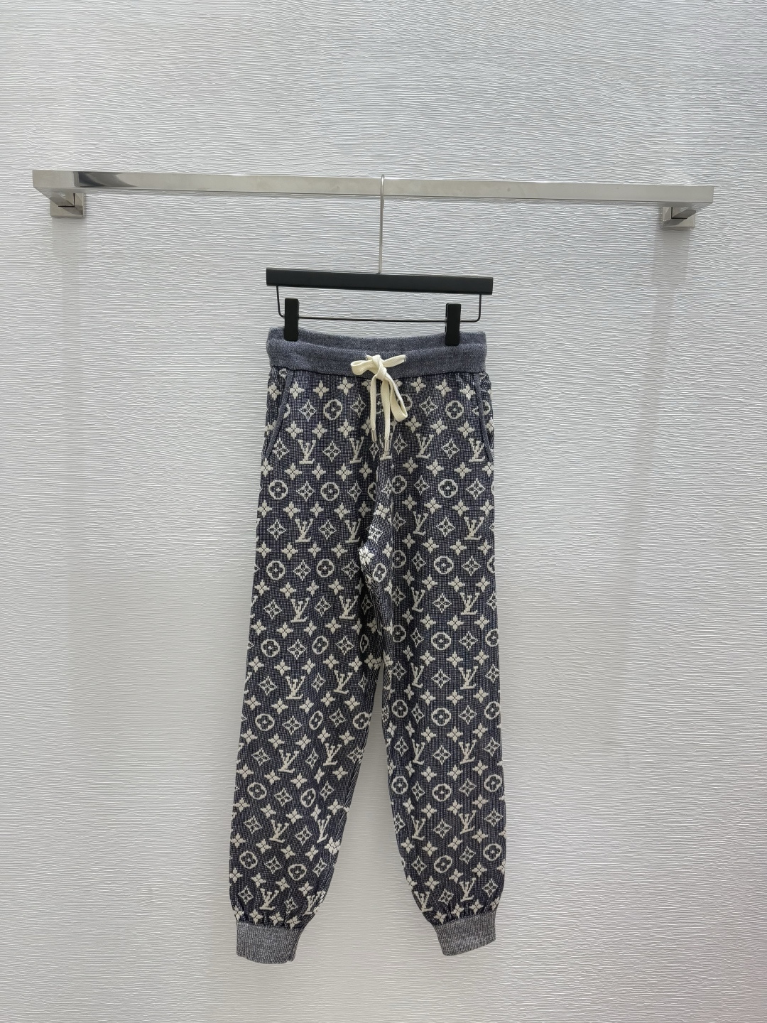 NO:455090,L Home Early Autumn New Old Flower Drawstring Knitted Trousers Color Blue Size 36.38.40, Louis vuitton,alexander wang19860909L家 早秋新款老花抽绳针织长裤 颜色蓝色 尺码36.38.40,,louis vuitton,alexander wang,Women's clothing