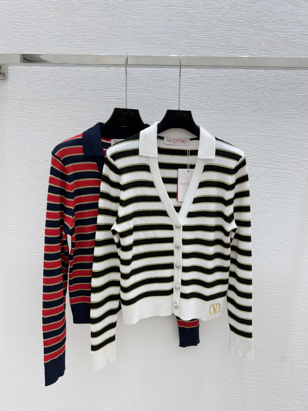 NO:455005,VA Home Early Autumn New Gold and Silver Line Stripe Knitted Long Sleeve Cardigan Color White Red Size 36.38.40, Alexander wang19860909VA家 早秋新款金银线条纹针织长袖开衫 颜色白色 红色 尺码36.38.40,,alexander wang,Women's clothing