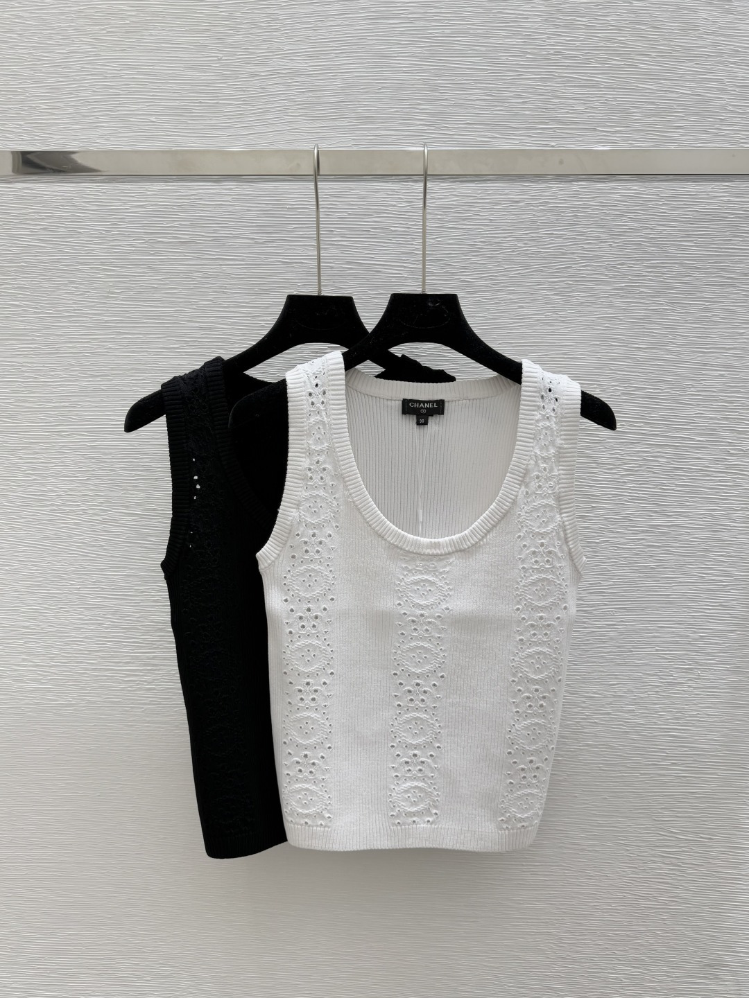 NO:455755,P,CH Home Summer New Style Solid Color Hollow Knitted Vest Color White Black Size 36.38.40,,alexander wang19860909P,CH家 夏季新款 纯色镂空针织背心 颜色白色 黑色 尺码36.38.40,,alexander wang,Women's clothing