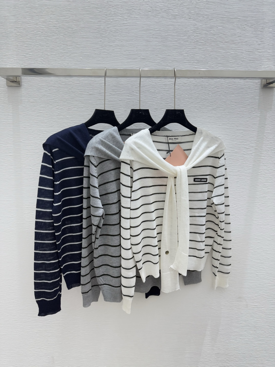 NO:455745,M Home Early Autumn New Striped Round Neck Knitted Shawl Long Sleeve Color White Gray Royal Blue Size 36.38.40, Shawls,alexander wang19860909M家 早秋新款 条纹圆领针织披肩长袖 颜色白色 灰色 宝蓝 尺码36.38.40,,shawls,alexander wang,Women's clothing