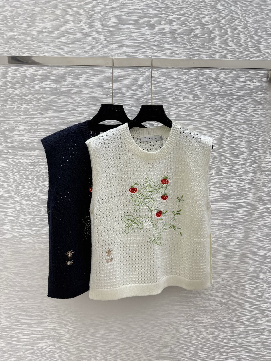 NO:455768,D Home New Summer Style Strawberry Embroidery Hollow Knitted Vest Color White Royal Blue Size 36.38.40, Dior, Alexander Wang19860909D家 夏季新款 草莓刺绣镂空针织背心 颜色白色 宝蓝 尺码36.38.40,,dior,alexander wang,Women's clothing