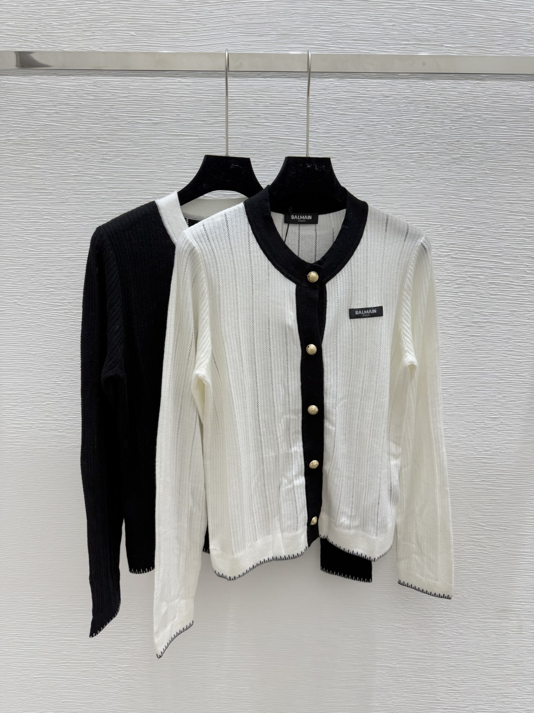 NO:455763,BA Home Early Autumn New Color Block Round Neck Knitted Long Sleeve Cardigan Color White Black Size 36.38.40, Alexander Wang19860909BA家 早秋新款 拼色圆领针织长袖开衫 颜色白色 黑色 尺码36.38.40,,alexander wang,Women's clothing