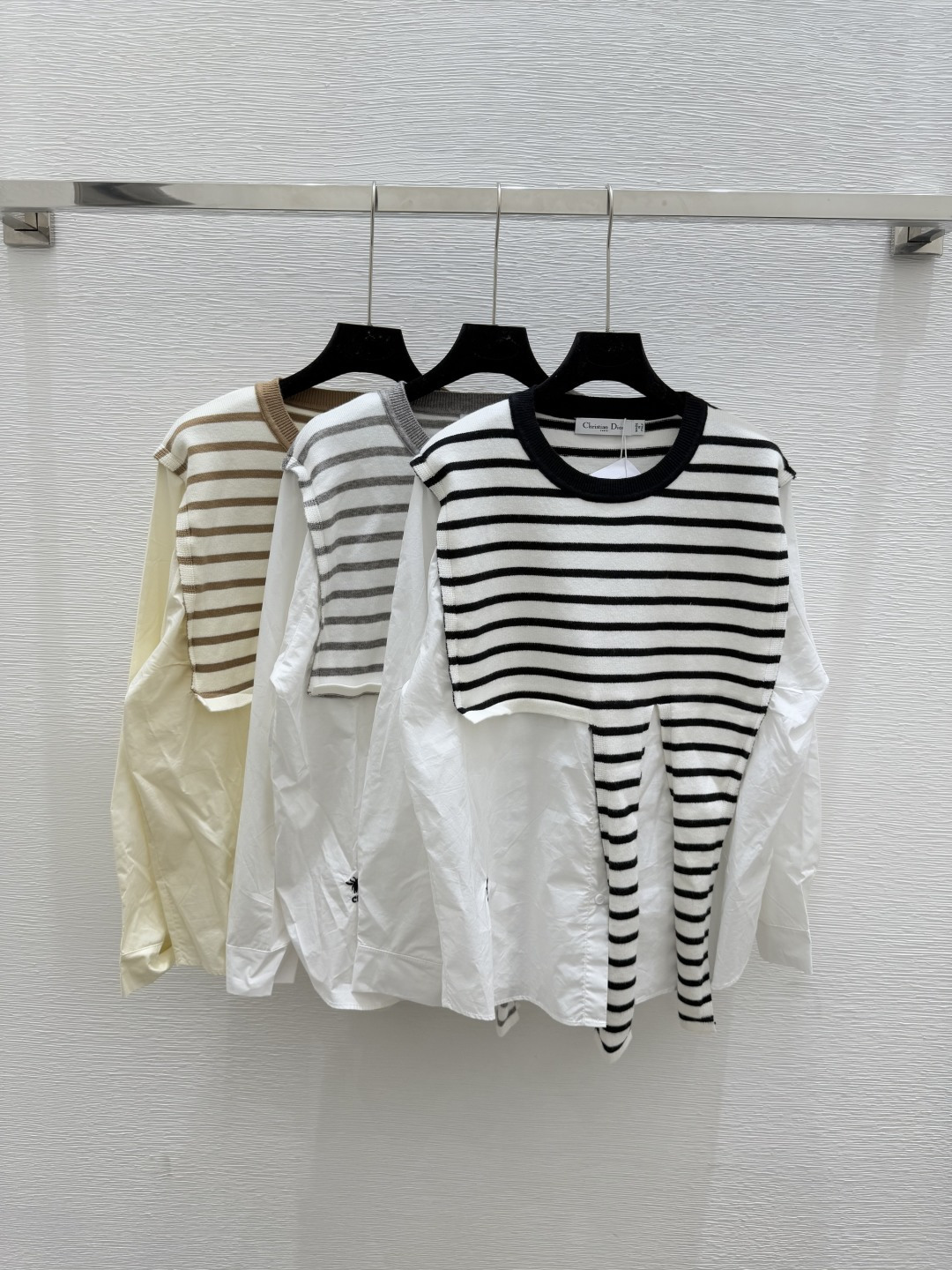 NO:457061,D Home Early Autumn New Style Strawberry Embroidery Hollow Knitted Long Sleeve Color Black Gray Khaki Size 36.38.40, Dior, Alexander wang19860909D家 早秋新款 草莓刺绣镂空针织长袖 颜色黑色 灰色 卡其 尺码36.38.40,,dior,alexander wang,Women's clothing