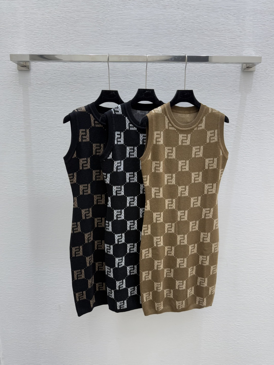 NO:457641,F Home Early Autumn New Style Letter Print Knitted Vest Skirt Color Khaki White Black Size 36.38.40, fendi, skirts, alexander wang19860909F家 早秋新款 字母印花针织背心裙 颜色卡其 白色 黑色 尺码36.38.40,,fendi,skirts,alexander wang,Women's clothing