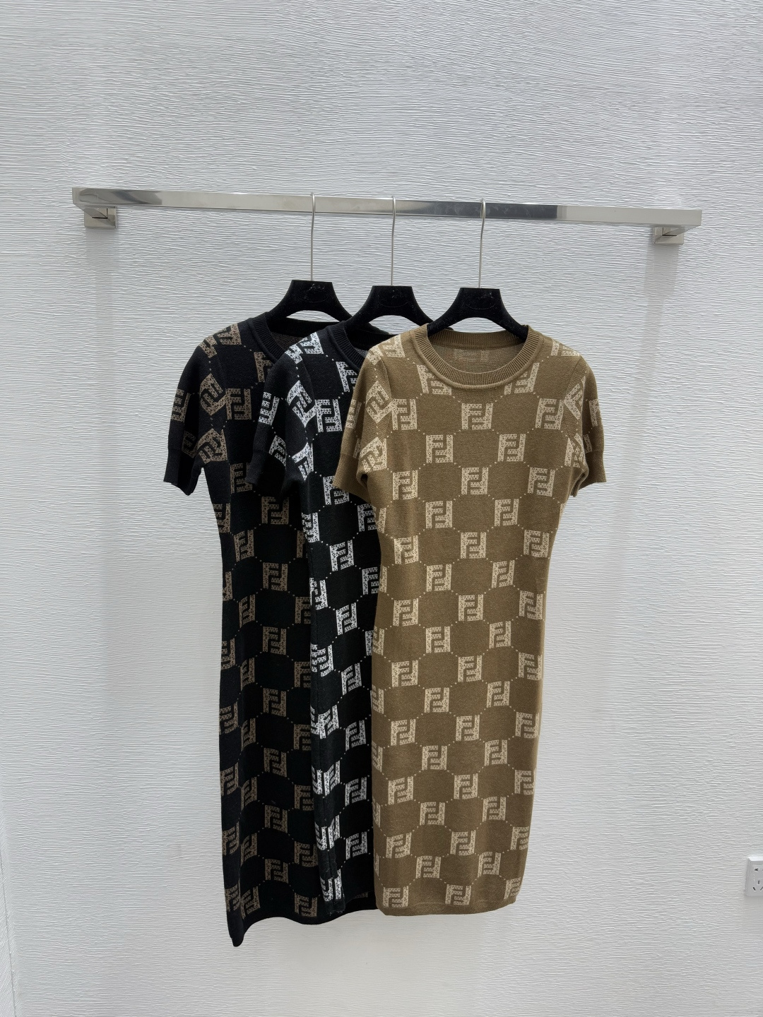 NO:457638,F Home Early Autumn New Alphabet Print Knitted Dress Color Khaki White Black Size 36.38.40, Fendi, Skirts, Alexander Wang19860909F家 早秋新款 字母印花针织连衣裙 颜色卡其 白色 黑色 尺码36.38.40,,fendi,skirts,alexander wang,Women's clothing
