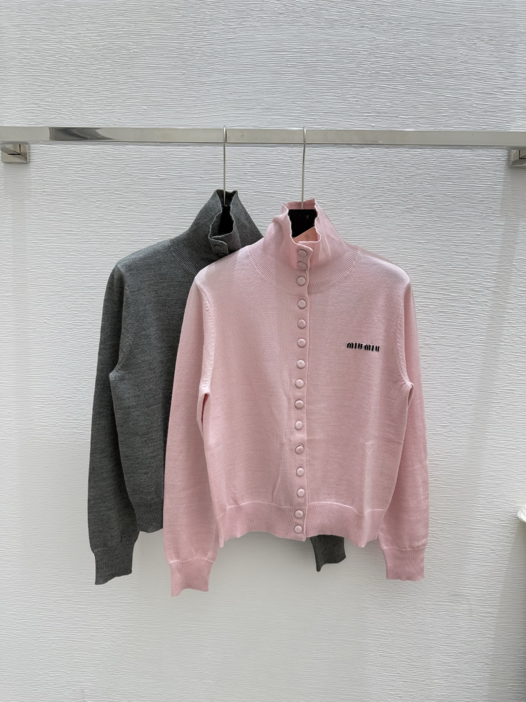 NO:461832,M Home Early Autumn New Style Solid Color Turtle Neck Knitted Long Sleeve Cardigan Color Pink Size 36.38.40, Alexander Wang19860909M家 早秋新款 纯色高领针织长袖开衫 颜色粉色 尺码36.38.40,,alexander wang,Women's clothing