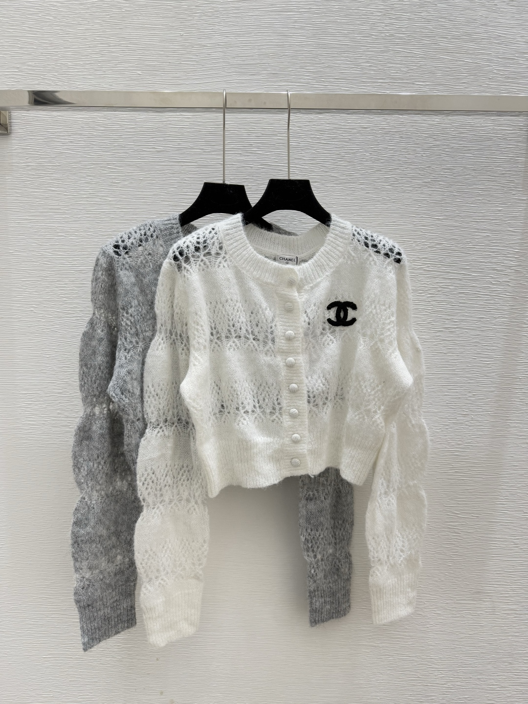 NO:469030,CH Home Early Autumn New Style Solid Color Hollow Knitted Long Sleeve Cardigan Color White Gray Size 36.38.40,,alexander wang19860909CH家 早秋新款 纯色镂空针织长袖开衫 颜色白色 灰色 尺码36.38.40,,alexander wang,Women's clothing