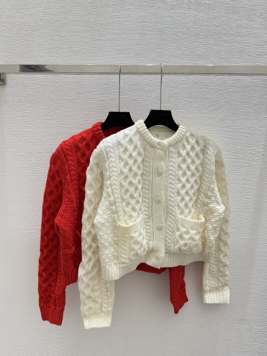 NO:470789,CE Home Early Autumn New Style Solid Color Three-dimensional Striped Round Neck Knitted Long Sleeve Cardigan Color White Red Size 36.38.40, Alexander Wang19860909CE家 早秋新款 纯色立体条纹圆领针织长袖开衫 颜色白色 红色 尺码36.38.40,,alexander wang,Women's clothing