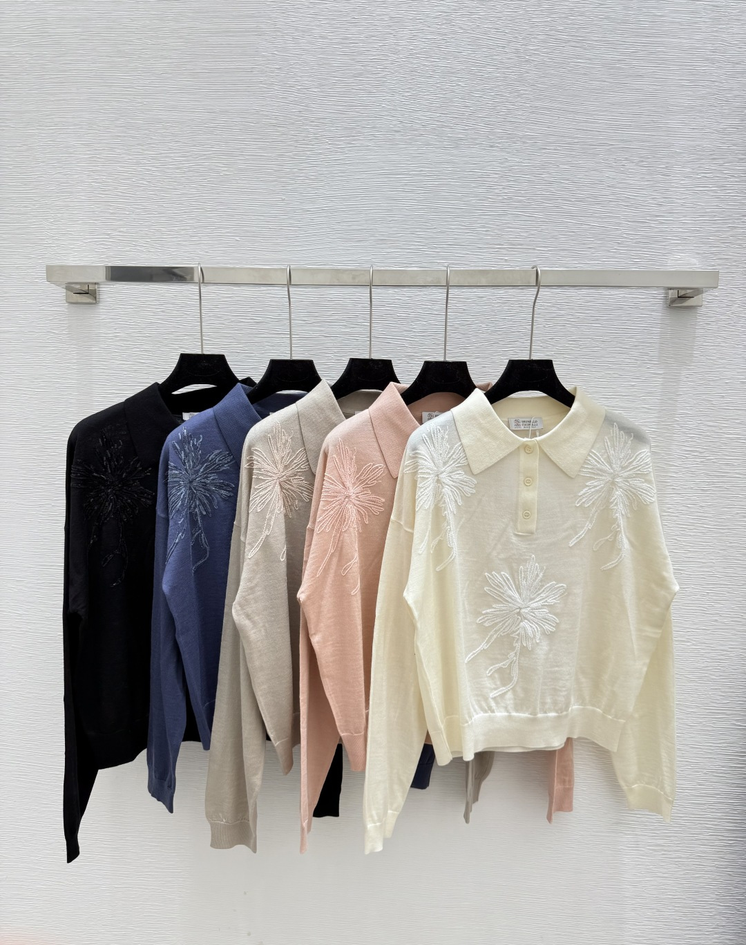 NO:473976,BC Home Early Autumn New Style Flower Bead Lapel Knitted Long Sleeve Color White Pink Oats Blue Black Size 36.38.40, Chanel,alexander wang19860909BC家 早秋新款 花卉珠片翻领针织长袖 颜色白色 粉色 燕麦 蓝色 黑色 尺码36.38.40,,chanel,alexander wang,Women's clothing