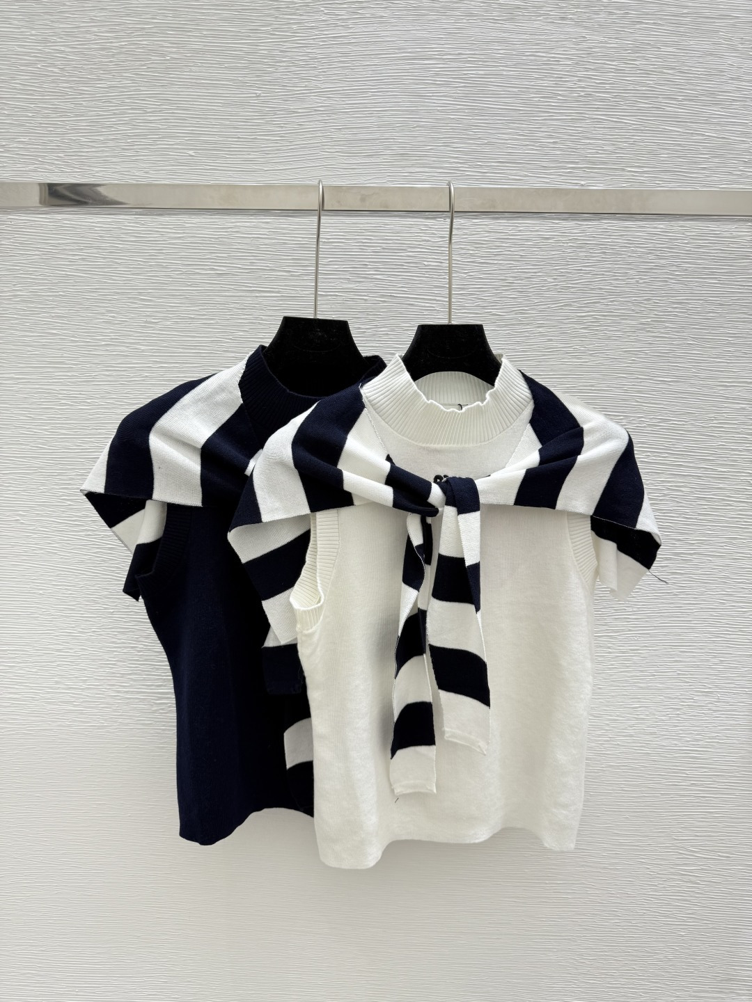 NO:473972,M Home Summer New Style Solid Color Simple Shawls Knitted Vest Color White Black Size 36.38.40, Shawls,alexander wang19860909M家 夏季新款 纯色简约披肩针织背心 颜色白色 黑色 尺码36.38.40,,shawls,alexander wang,Women's clothing