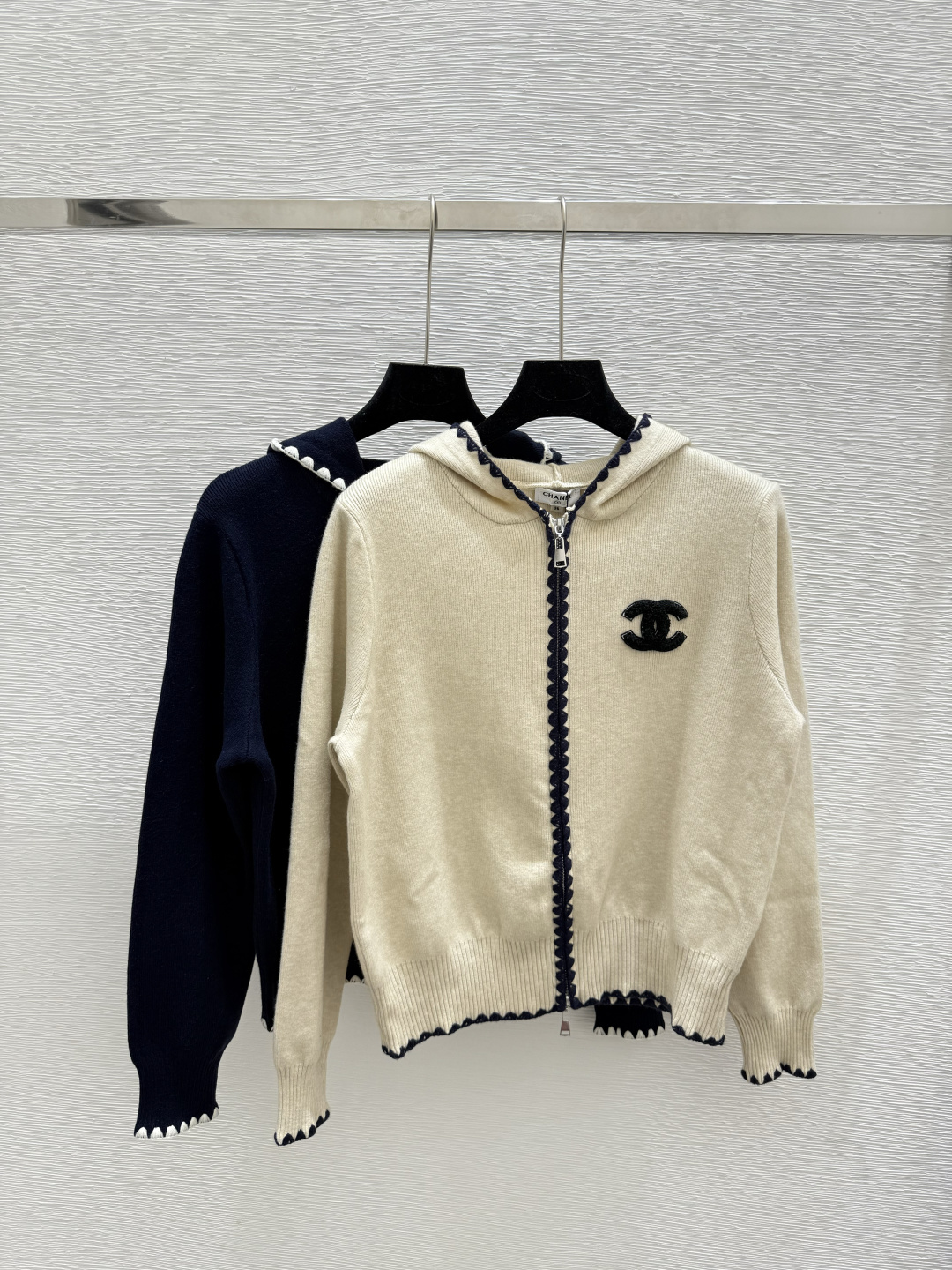 NO:473937,CH Home Early Autumn New Color Block Hooded Knitted Long Sleeve Cardigan Color Apricot Blue Size 36.38.40, Hats,alexander wang19860909CH家 早秋新款 拼色连帽针织长袖开衫 颜色杏色 宝蓝 尺码36.38.40,,hats,alexander wang,Women's clothing