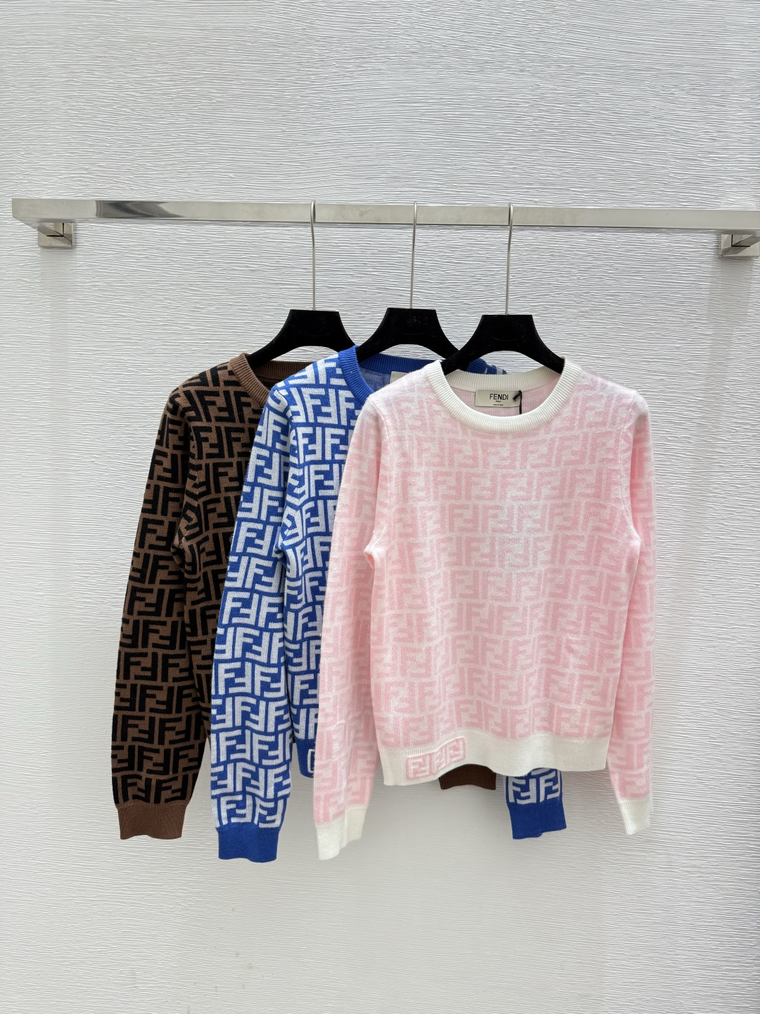 NO:473932,F Home Early Autumn New Style, Presbyterian Letters Round Neck Knitted Long Sleeve Color Pink Blue Coffee Size 36.38.40, Fendi,alexander wang19860909F家 早秋新款 老花字母圆领针织长袖 颜色粉色 蓝色 咖啡 尺码36.38.40,,fendi,alexander wang,Women's clothing