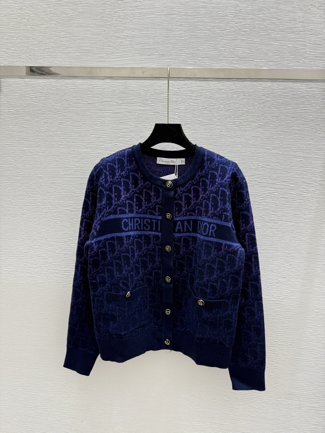 NO:473950,D Home Early Autumn New Style Old Flower Letter Round Neck Knitted Long Sleeve Cardigan Color Royal Blue Size 36.38.40, Dior, Alexander Wang19860909D家 早秋新款 老花字母圆领针织长袖开衫 颜色宝蓝 尺码36.38.40,,dior,alexander wang,Women's clothing