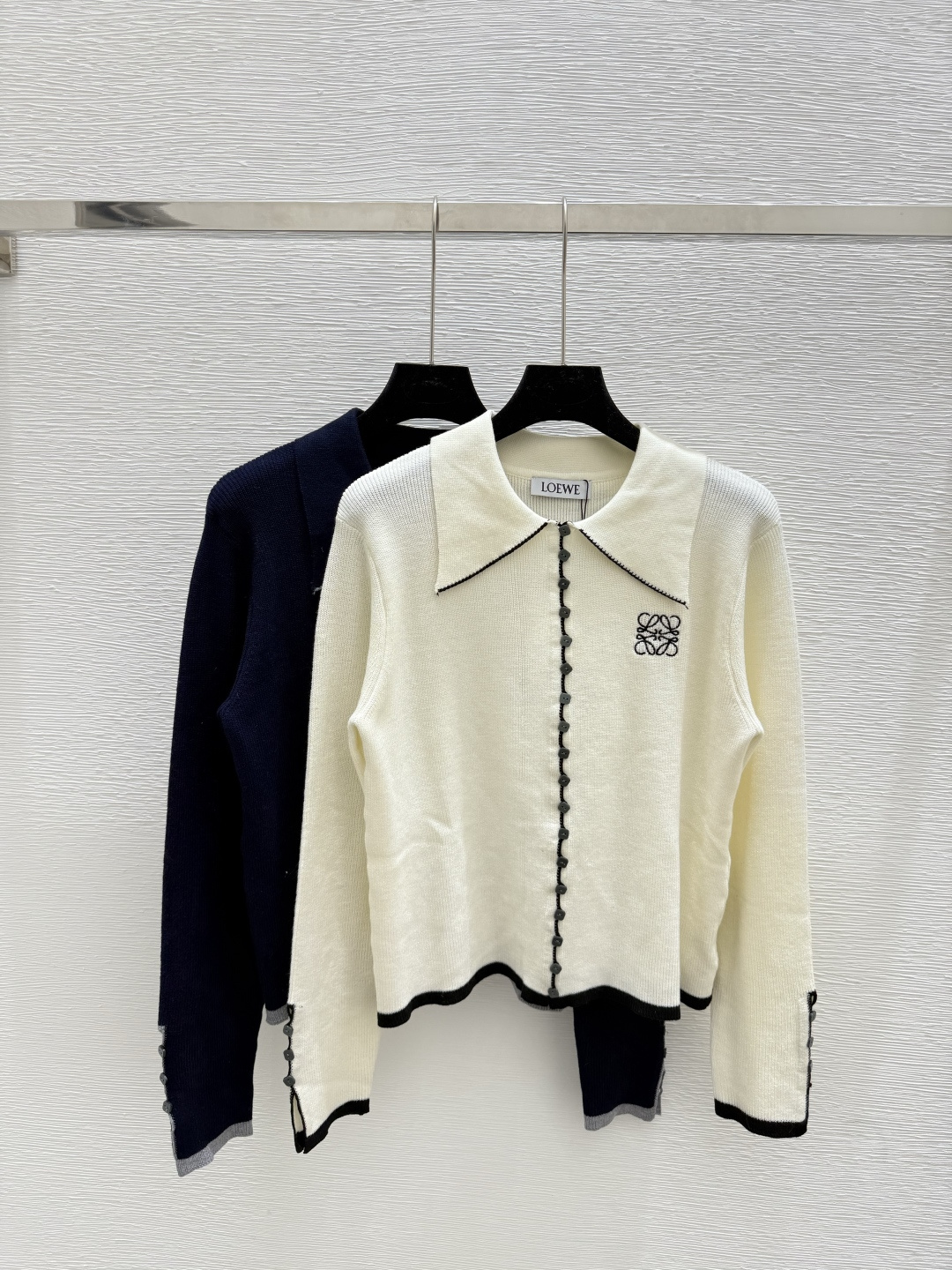 NO:473918,LO Home Early Autumn New Style Contrast Striped Lapel Square Buckle Knit Long Sleeve Color White Royal Blue Size 36.38.40, Alexander Wang19860909LO家 早秋新款 撞色条纹翻领方扣针织长袖 颜色白色 宝蓝 尺码36.38.40,,alexander wang,Women's clothing