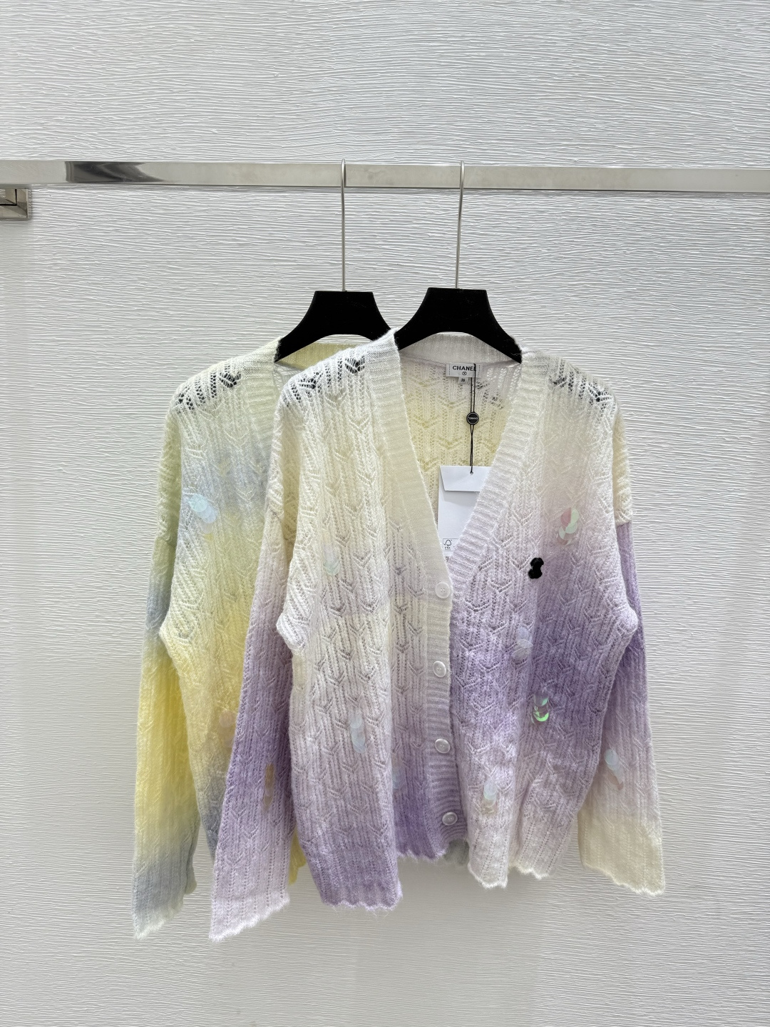 NO:473877,CH Home Early Autumn New Gradient Hollow Beads V-neck Knitted Long Sleeve Cardigan Color Purple Yellow Size 36.38.40,,alexander wang19860909CH家 早秋新款 渐变镂空珠片V领针织长袖开衫 颜色紫色 黄色 尺码36.38.40,,alexander wang,Women's clothing