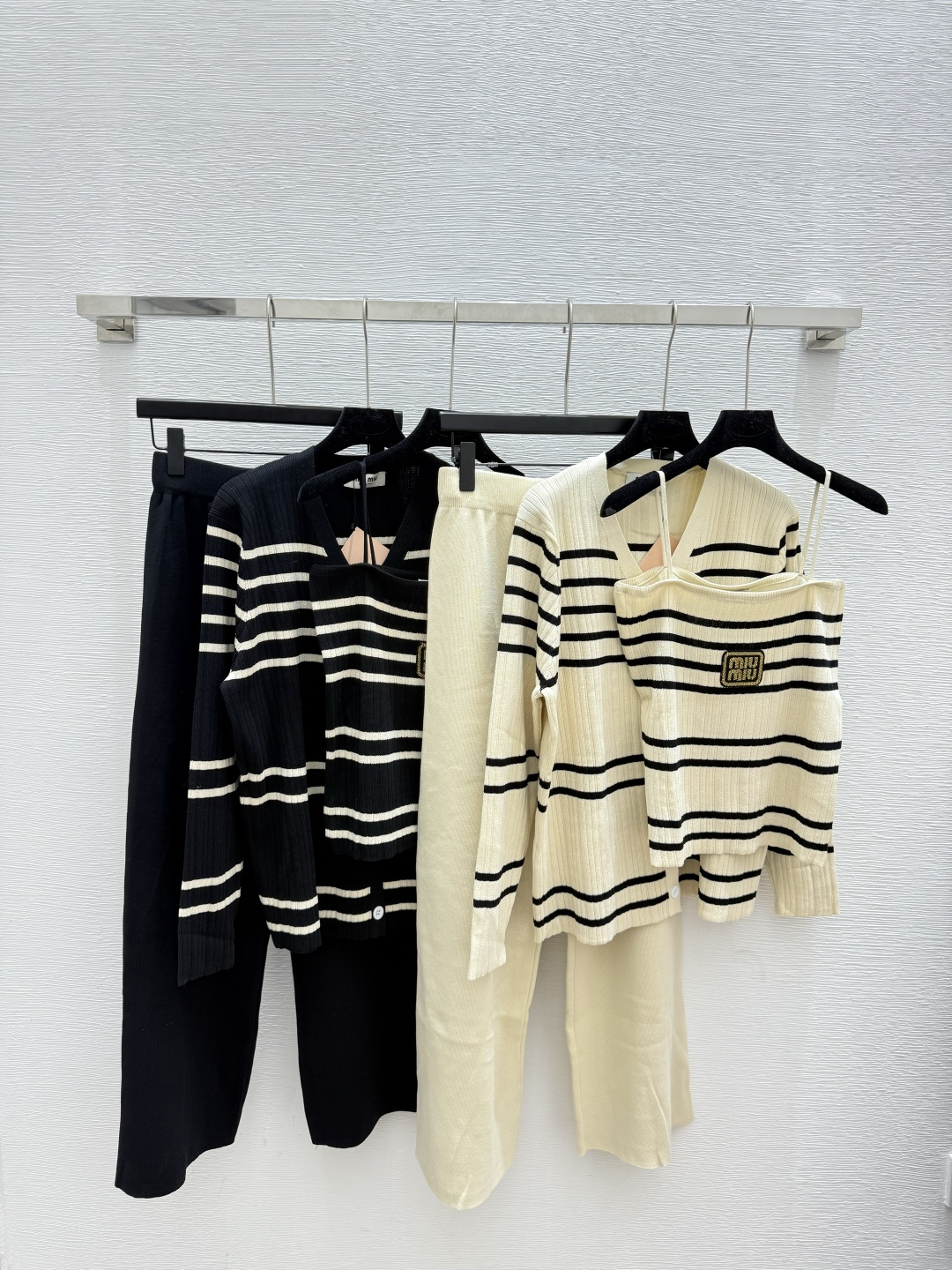 NO:473859,M Home Early Autumn New Striped Knit Set Color Apricot Black Size 36.38.40,,alexander wang19860909M家 早秋新款 条纹针织套装 颜色杏色 黑色 尺码36.38.40,,alexander wang,Women's clothing