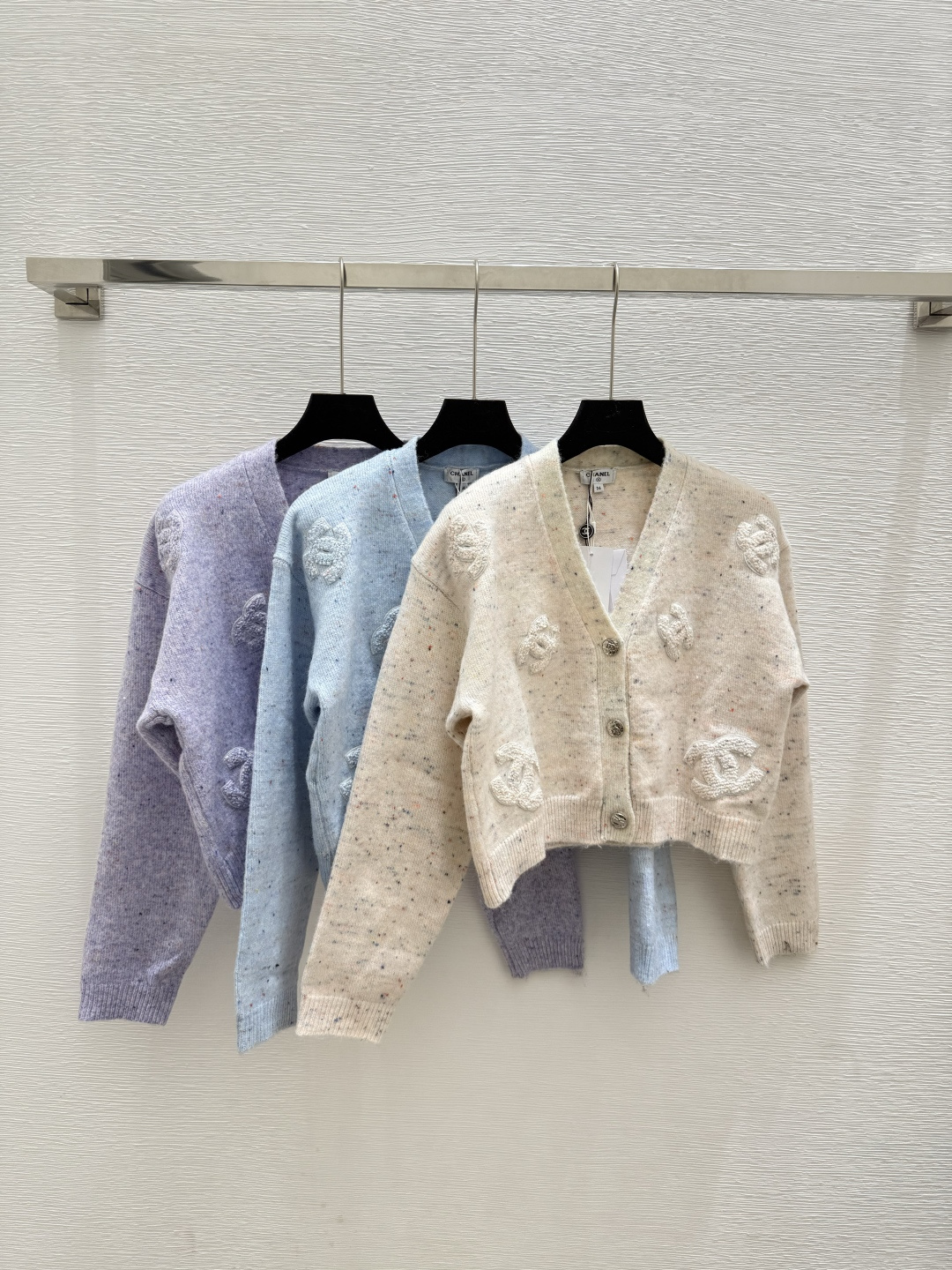 NO:473881,CH Home Early Autumn New Style Xiaoxiang Fengbo Point V-neck Knitted Long Sleeve Cardigan Color Pink Blue Purple Size 36.38.40,,alexander wang19860909CH家 早秋新款 小香风波点V领针织长袖开衫 颜色粉色 蓝色 紫色 尺码36.38.40,,alexander wang,Women's clothing