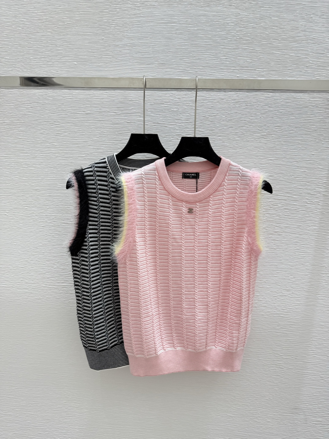 NO:475074,CH Home Summer New Style Color-blocking Feathered Round-neck Knitted Vest Color Pink Black Size 36.38.40, Alexander Wang19860909CH家 夏季新款 拼色羽饰圆领针织背心 颜色粉色 黑色 尺码36.38.40,,alexander wang,Women's clothing