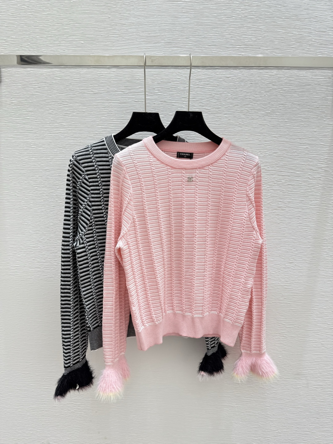 NO:475069,CH Home Early Autumn New Color Blocking Feathered Round Neck Knitted Long Sleeve Color Pink Black Size 36.38.40,,alexander wang19860909CH家 早秋新款 拼色羽饰圆领针织长袖 颜色粉色 黑色 尺码36.38.40,,alexander wang,Women's clothing