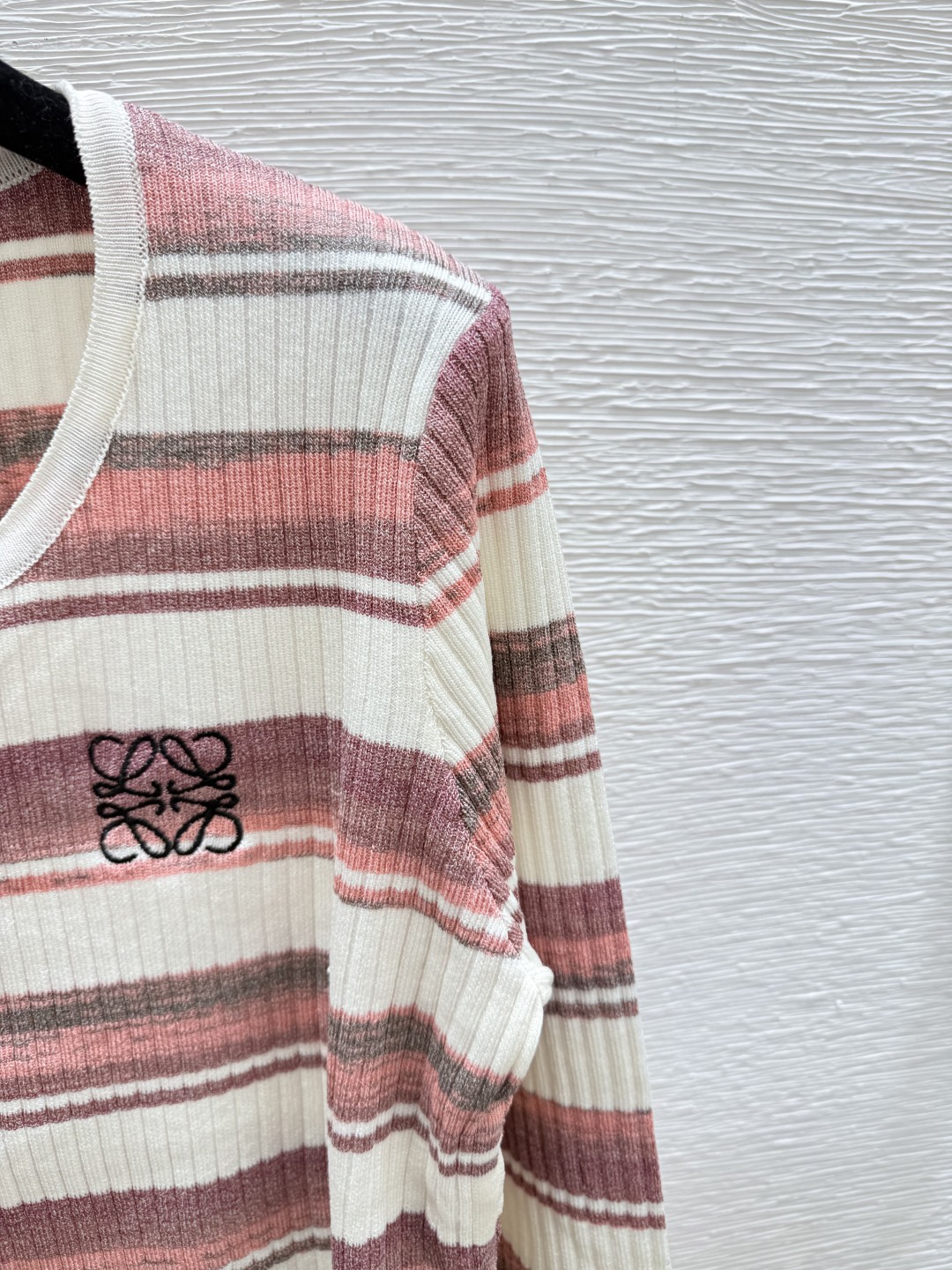 Loewe Striped Knit Cardigan: Embroidered Logo, Drawstring Design, Chic & Versatile 8 cmp i1756111302618 8872 0 6