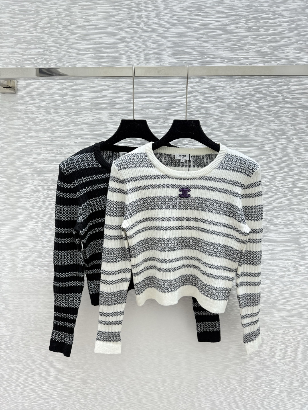 NO:475160,CH Home Early Autumn New Contrast Striped Round Neck Knitted Long Sleeve Color White Black Size 36.38.40, Alexander Wang19860909CH家 早秋新款 撞色条纹圆领针织长袖 颜色白色 黑色 尺码36.38.40,,alexander wang,Women's clothing