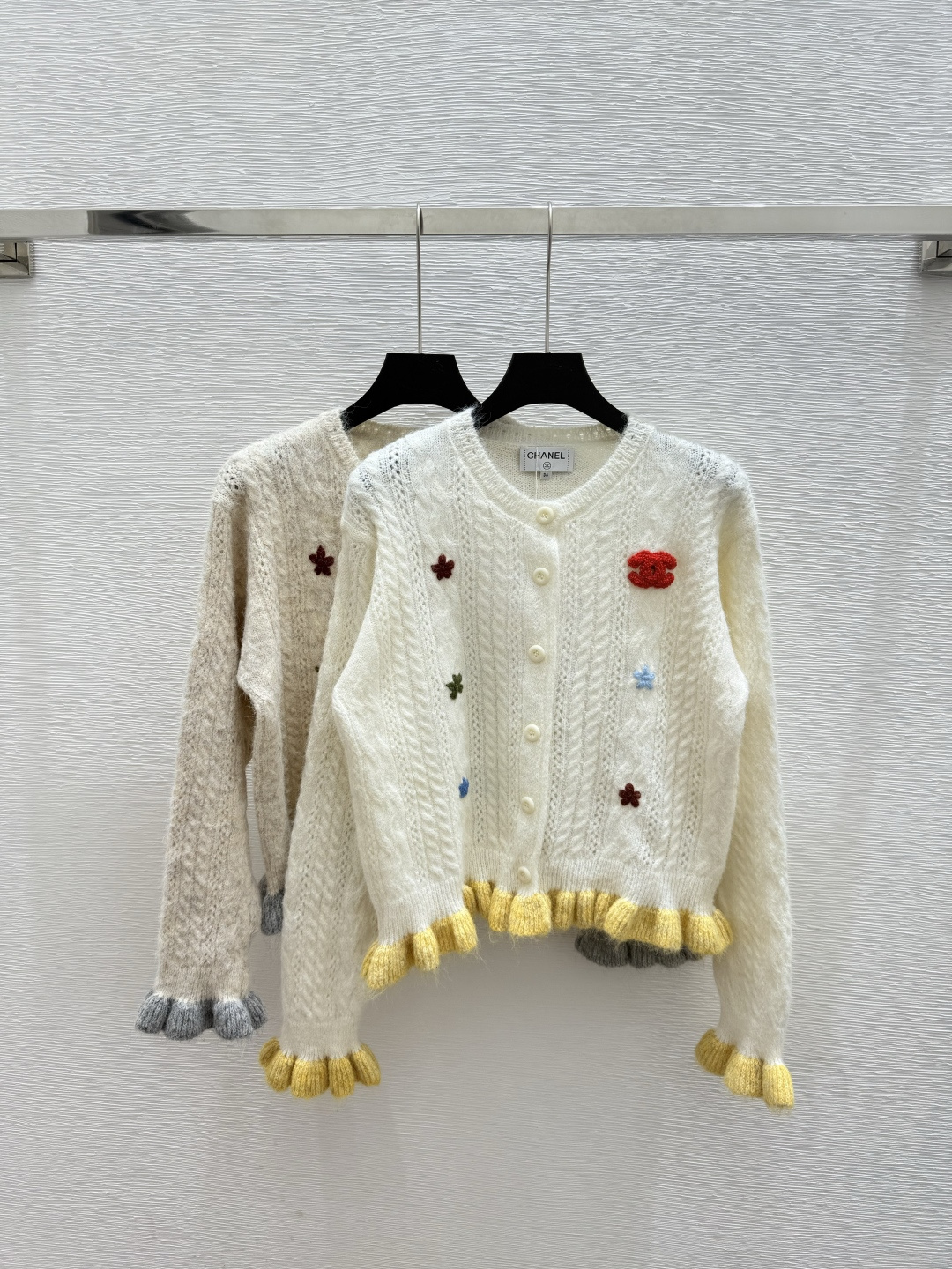 NO:475152,CH Home Early Autumn New Style Floral Jacquard Ruffle Knitted Long Sleeve Cardigan Color White Oat Size 36.38.40, Alexander wang19860909CH家 早秋新款 花卉提花荷叶边针织长袖开衫 颜色白色 燕麦 尺码36.38.40,,alexander wang,Women's clothing