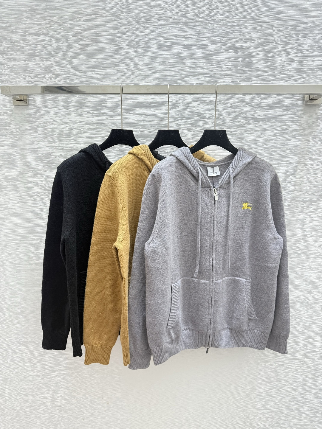 NO:475142,BU Home Early Autumn New Hooded Jacquard Knitted Long Sleeve Cardigan Color Gray Coffee Black Size 36.38.40, Hats,alexander wang19860909BU家 早秋新款 连帽背后战马提花针织长袖开衫 颜色灰色 咖啡 黑色 尺码36.38.40,,hats,alexander wang,Women's clothing