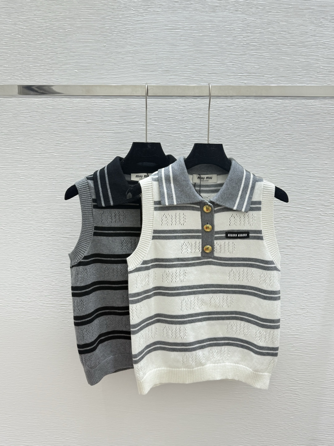 NO:475123,M Home Summer New Style Contrast Striped Hollow Lapel Knitted Vest Color White Gray Size 36.38.40,,alexander wang19860909M家 夏季新款 撞色条纹镂空翻领针织背心 颜色白色 灰色 尺码36.38.40,,alexander wang,Women's clothing