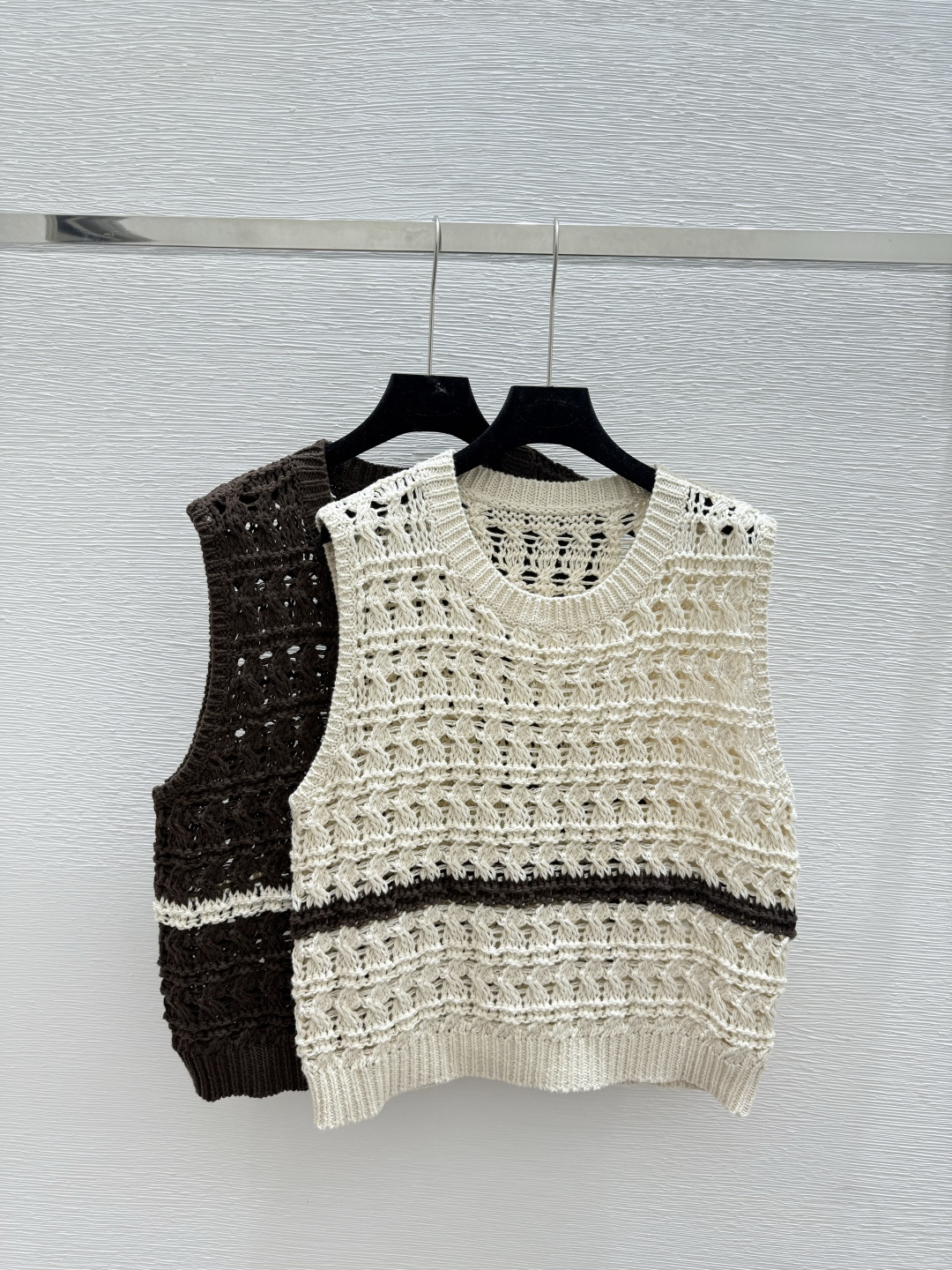 NO:478508,BC Home Early Autumn New Style Solid Color Hollow Round Neck Knitted Vest Color Oat Coffee Size 36.38.40, Chanel, Alexander Wang19860909BC家 早秋新款 纯色镂空圆领针织背心 颜色燕麦 咖啡 尺码36.38.40,,chanel,alexander wang,Women's clothing