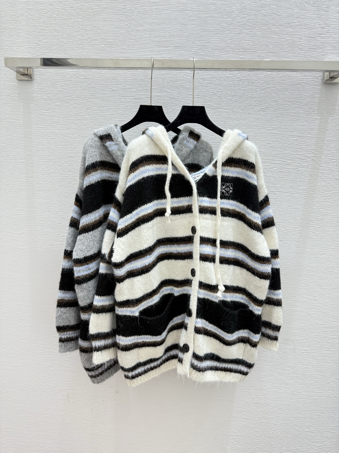 NO:478515,LO Home Early Autumn New Hooded Drawstring Stripe Knitted Long Sleeve Cardigan Color White Gray Size 36.38.40, Hats,alexander wang19860909LO家 早秋新款 连帽抽绳条纹针织长袖开衫 颜色白色 灰色 尺码36.38.40,,hats,alexander wang,Women's clothing